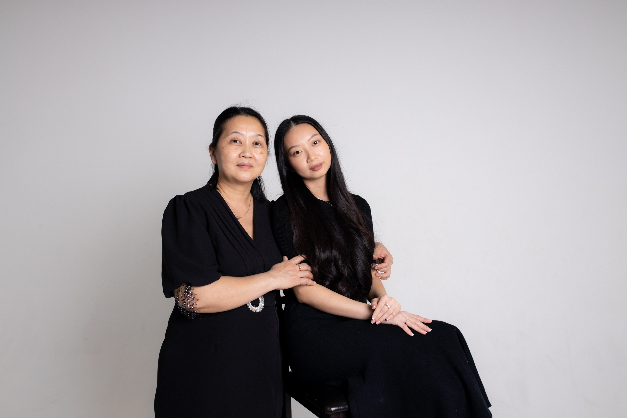 Семейная фотосессия на циклораме с импульсным светом. Фотограф в Железнодорожном и Балашихе