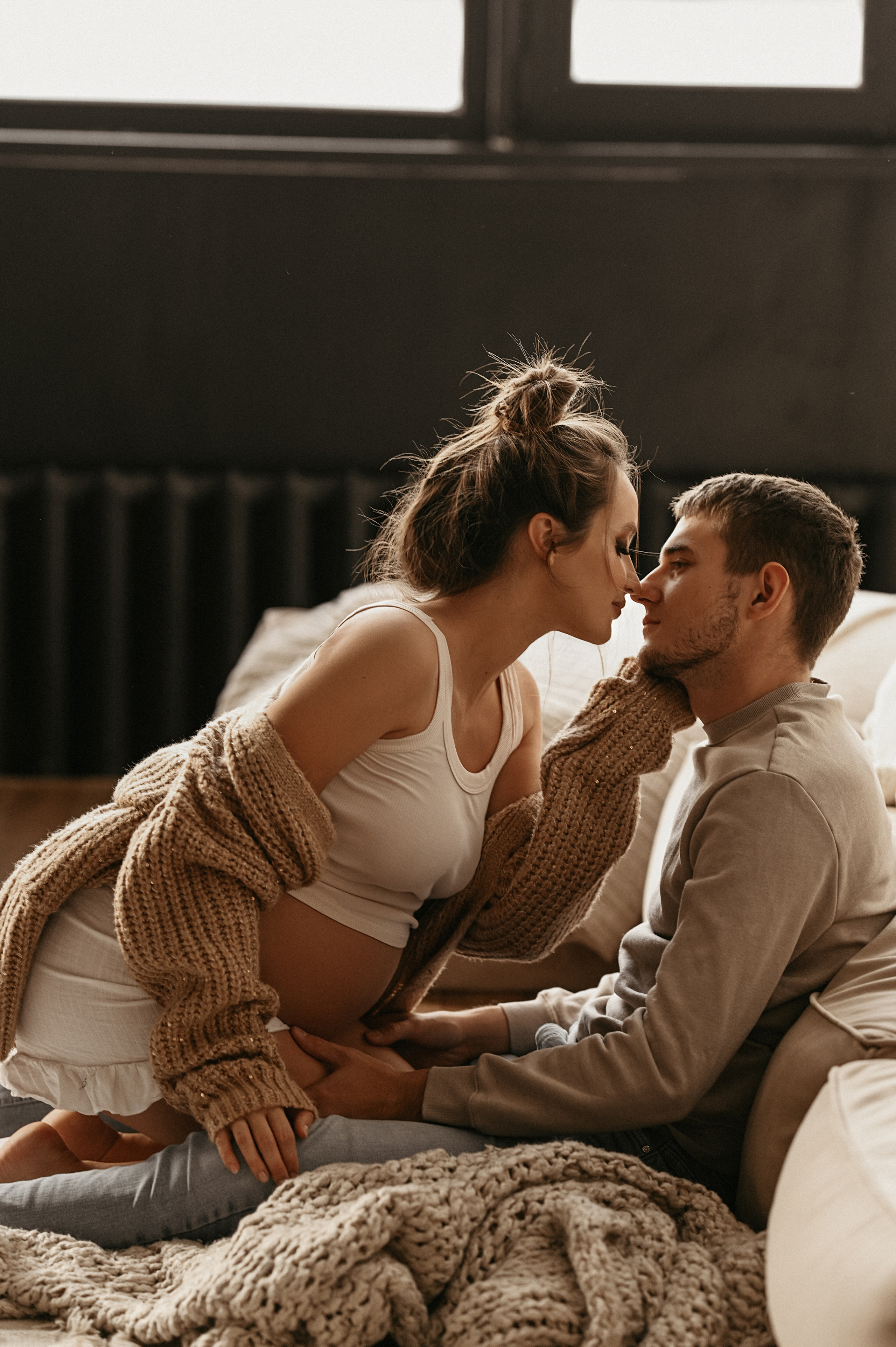 Беременность в фотостудии. Фотограф Виктория Волосникова