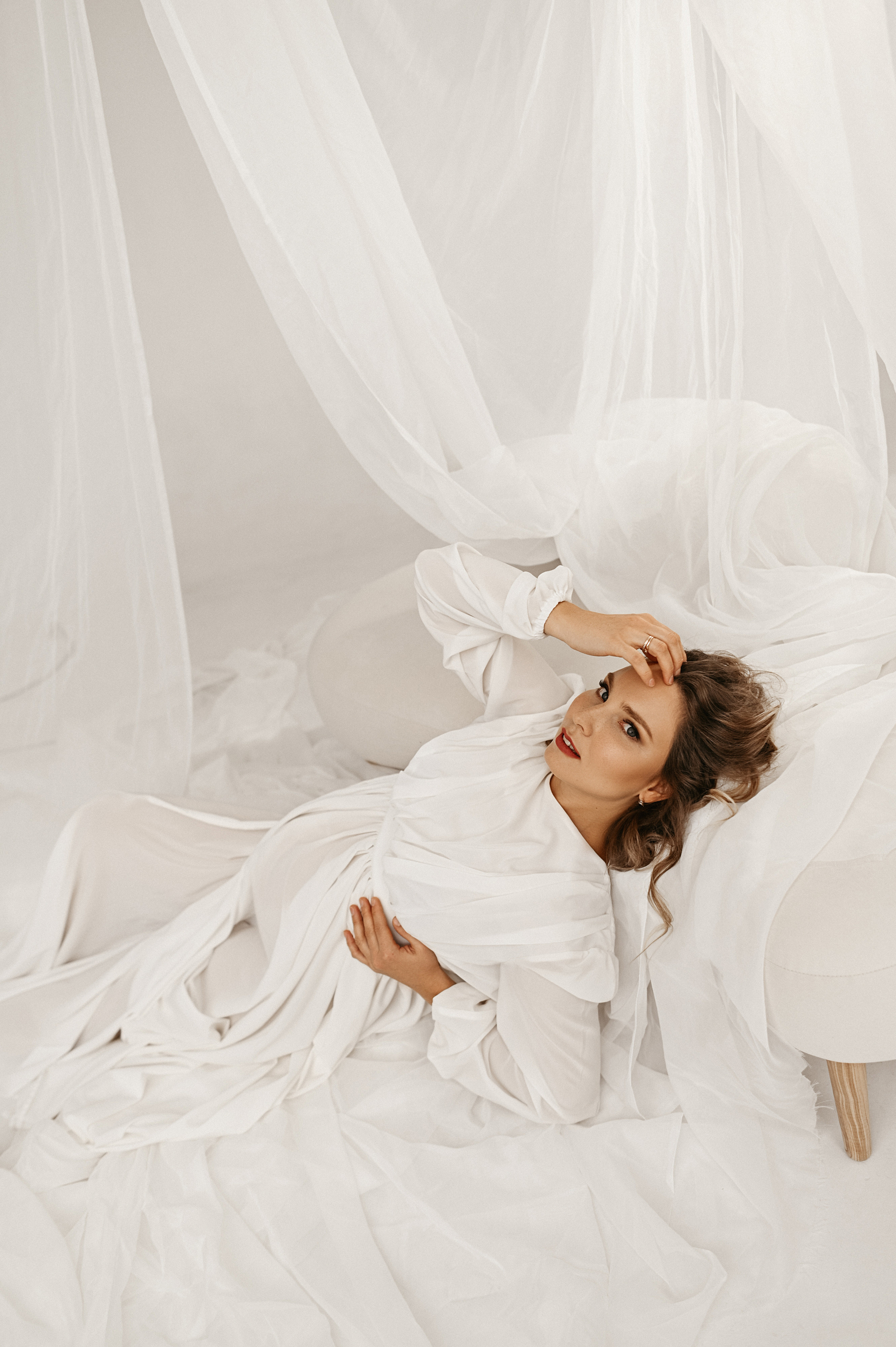 Беременность в фотостудии. Фотограф Виктория Волосникова