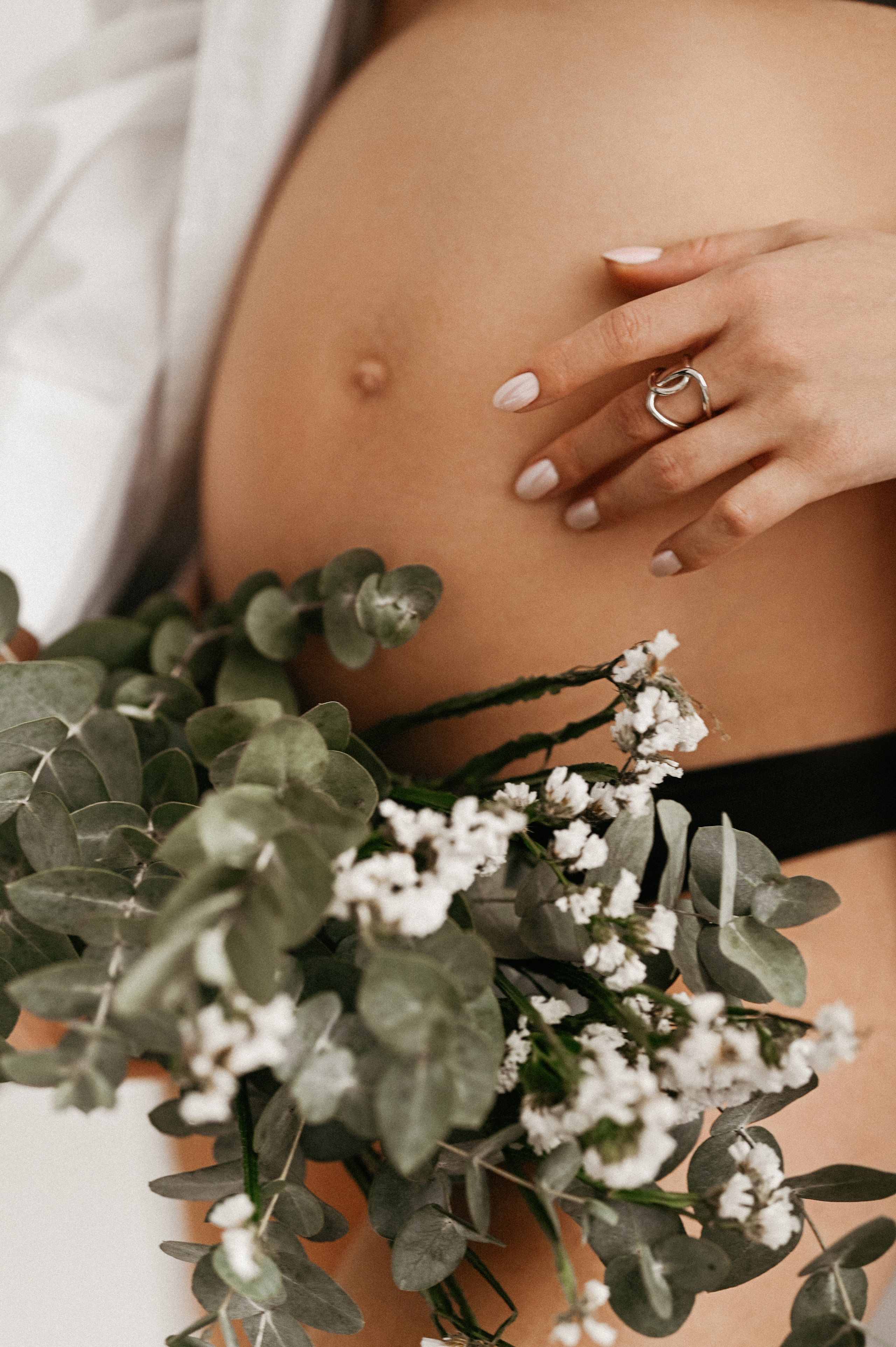 Беременность в фотостудии. Фотограф Виктория Волосникова