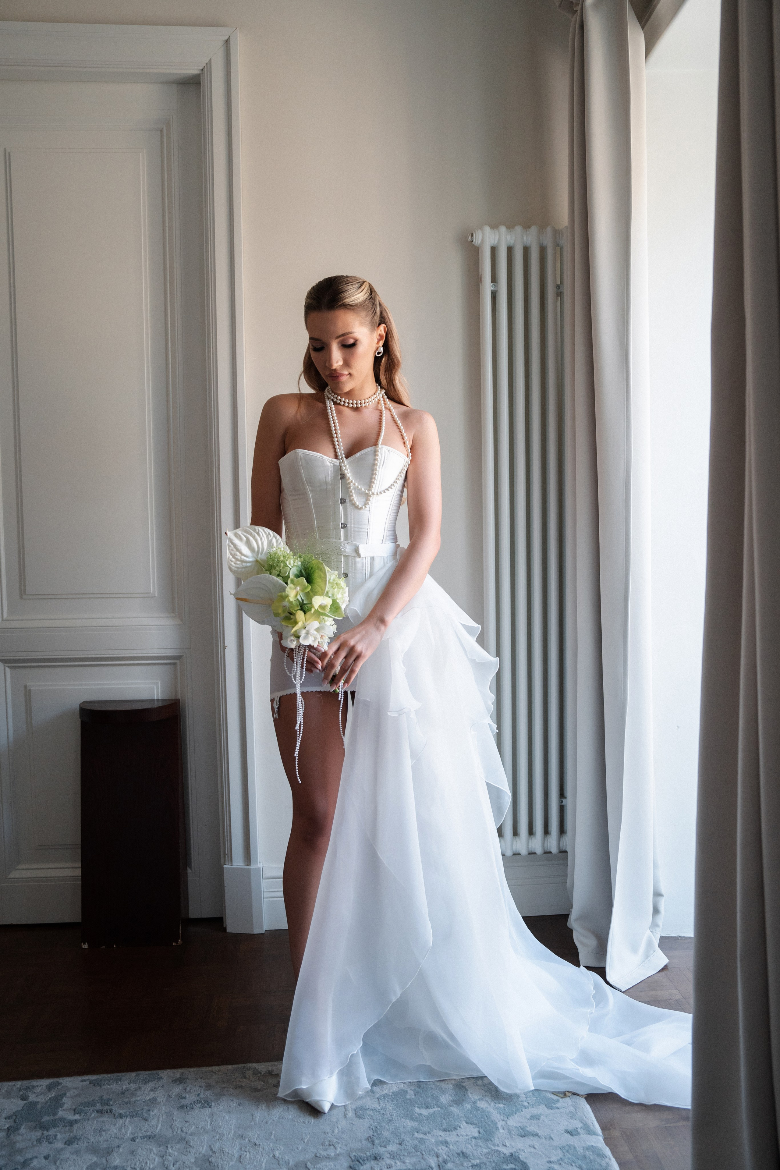 Виктория & Роман. Камерная городская свадьба в видовом ресторане в стиле современная классика. Свадебный фотограф организатор в Санкт-Петербурге Ассоль Опарина