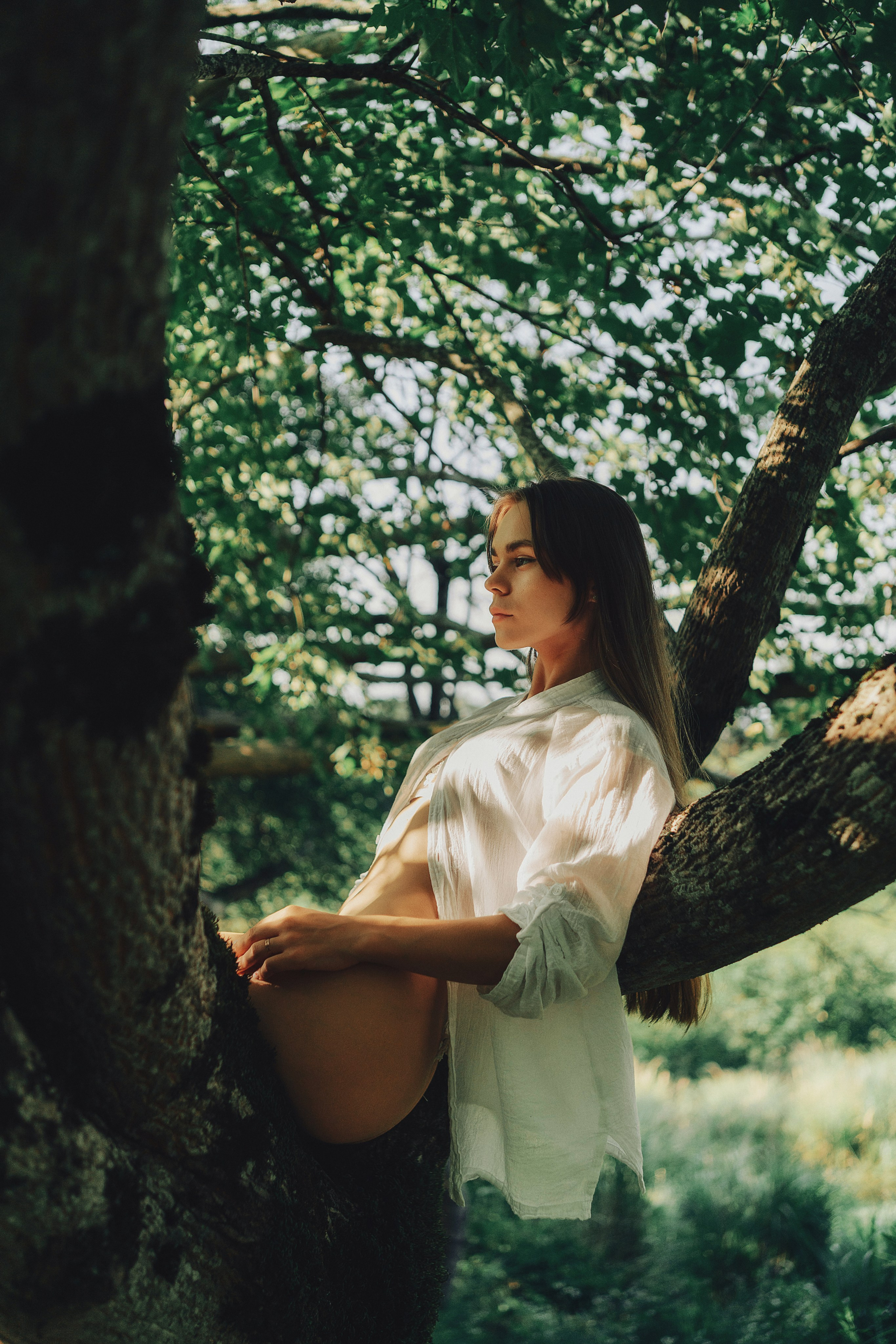 Ангелина в траве. Фотограф в Москве Александр Иванов