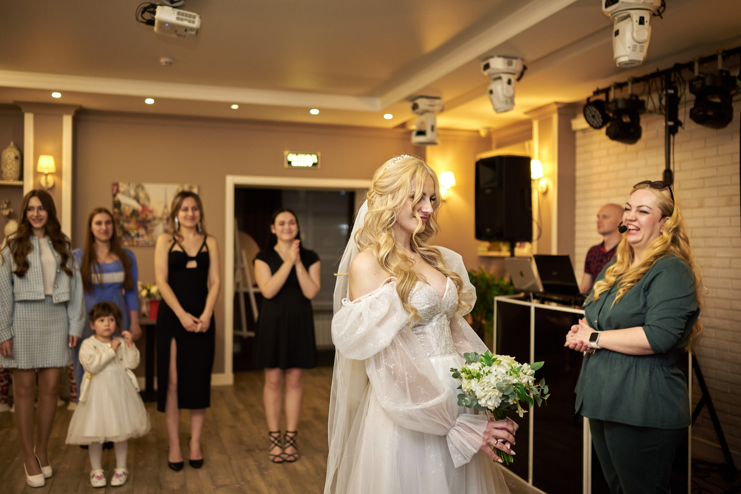 Фотограф Старый Оскол, Губкин. Свадебная фотосессия, доступная цена. Профессиональный фотограф Старый Оскол, Губкин — свадьба, венчание, крещение, юбилей и день рождения