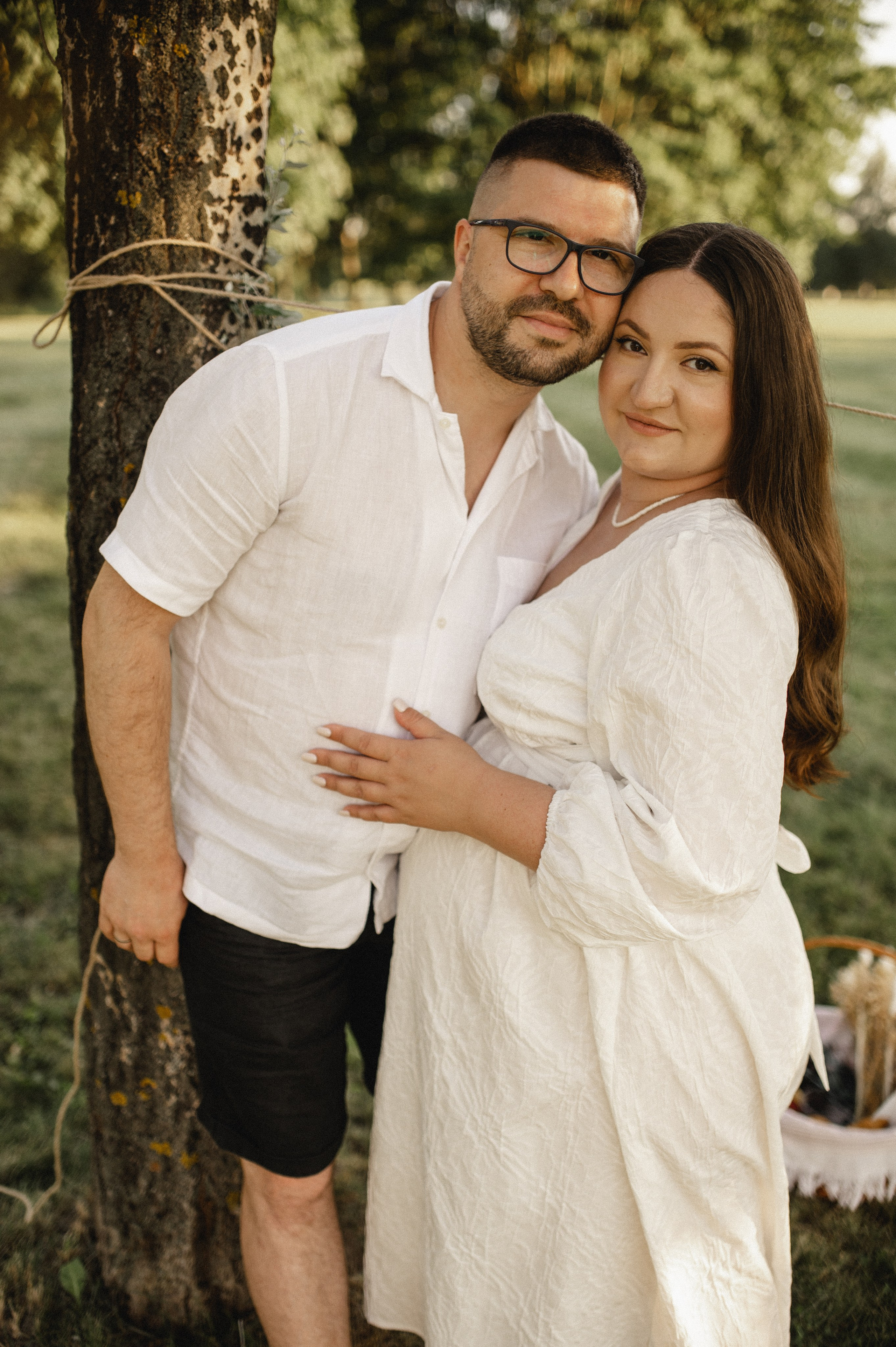 Фотосессия беременности на природе в парке Москвы. Семейная фотосессия Бутово Москва фотограф Алина Морщагина