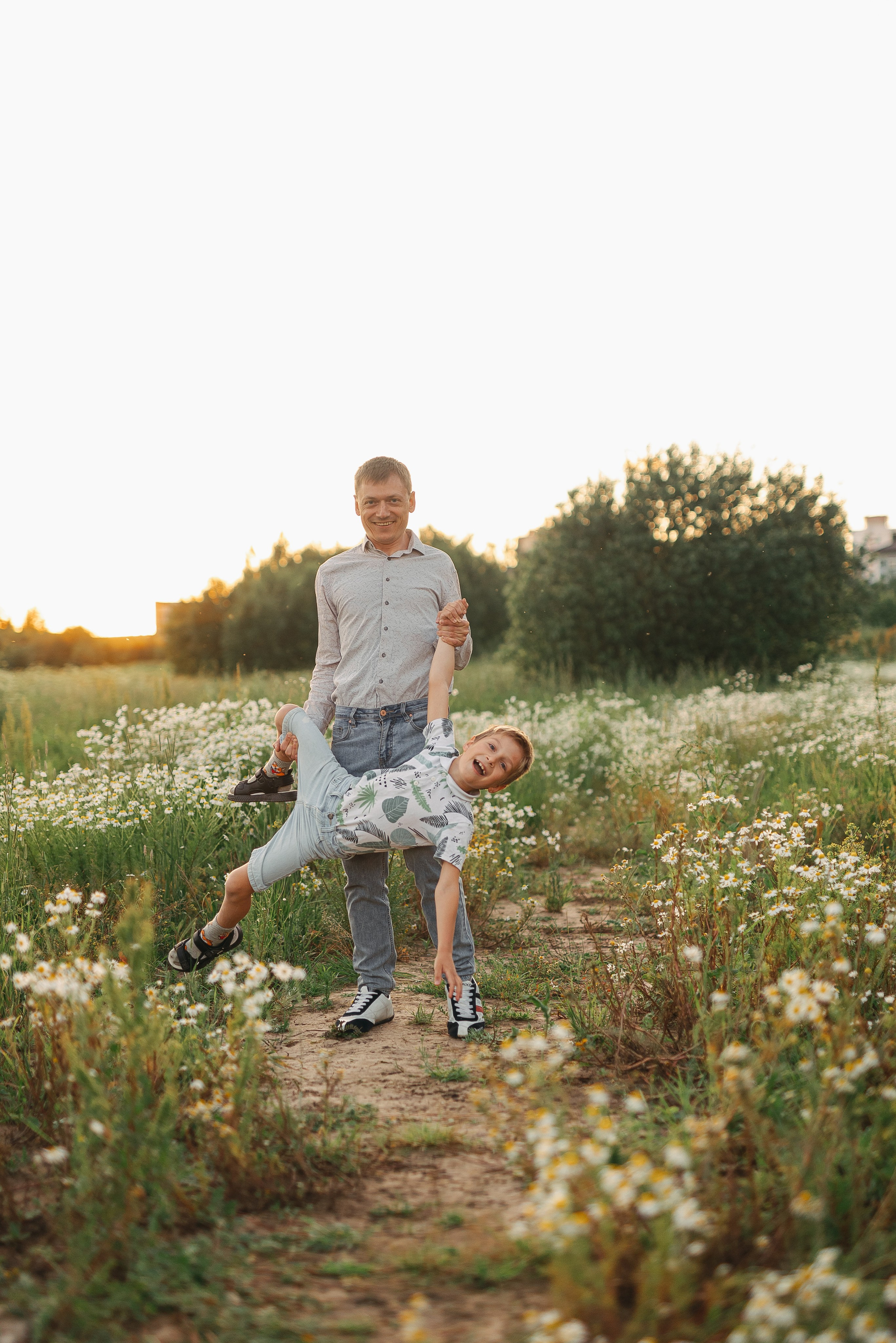 Фотосессия в ромашковом поле. Семейный детский фотограф. Фотосессия в Минске