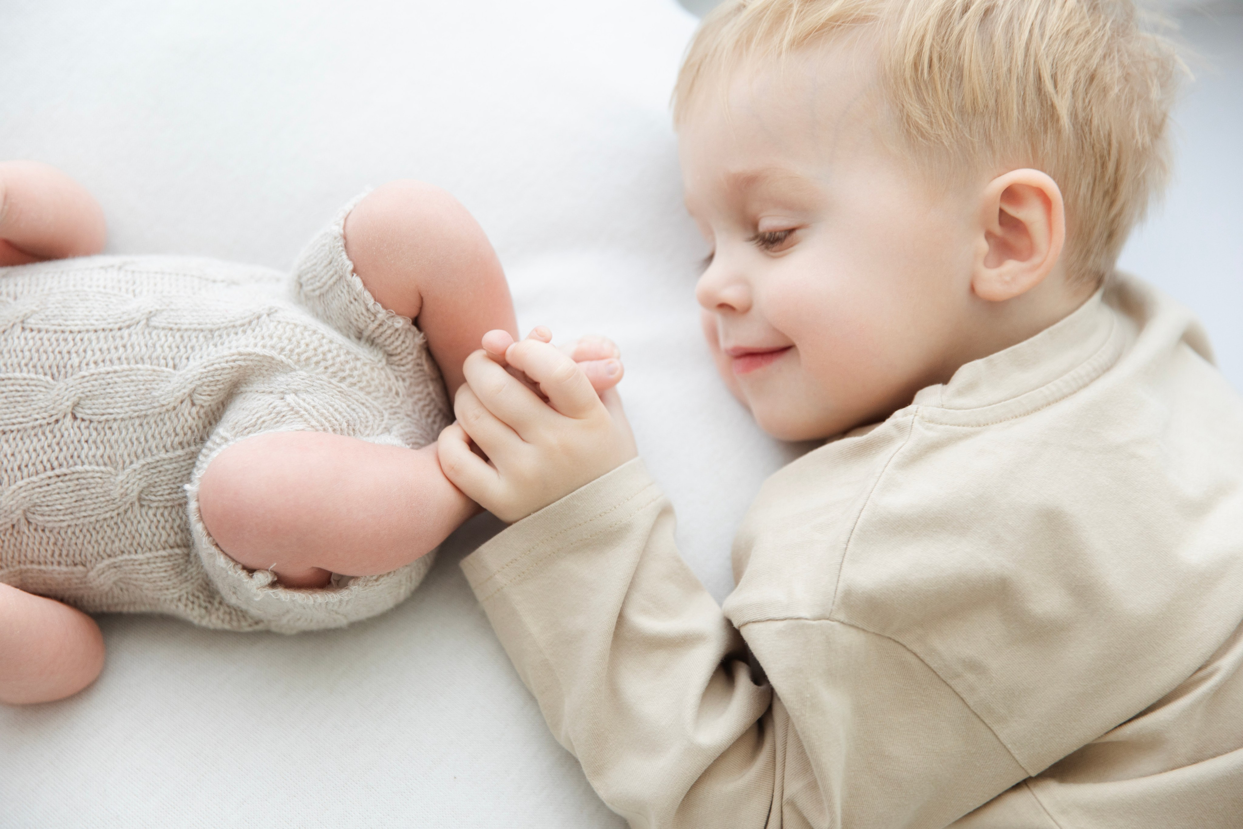 «съемка новорожденного с братом» «студийная съемка малышей». Фотограф новорожденных, детский фотограф  Москва.Семейная съемка Москва. Семенова Анна