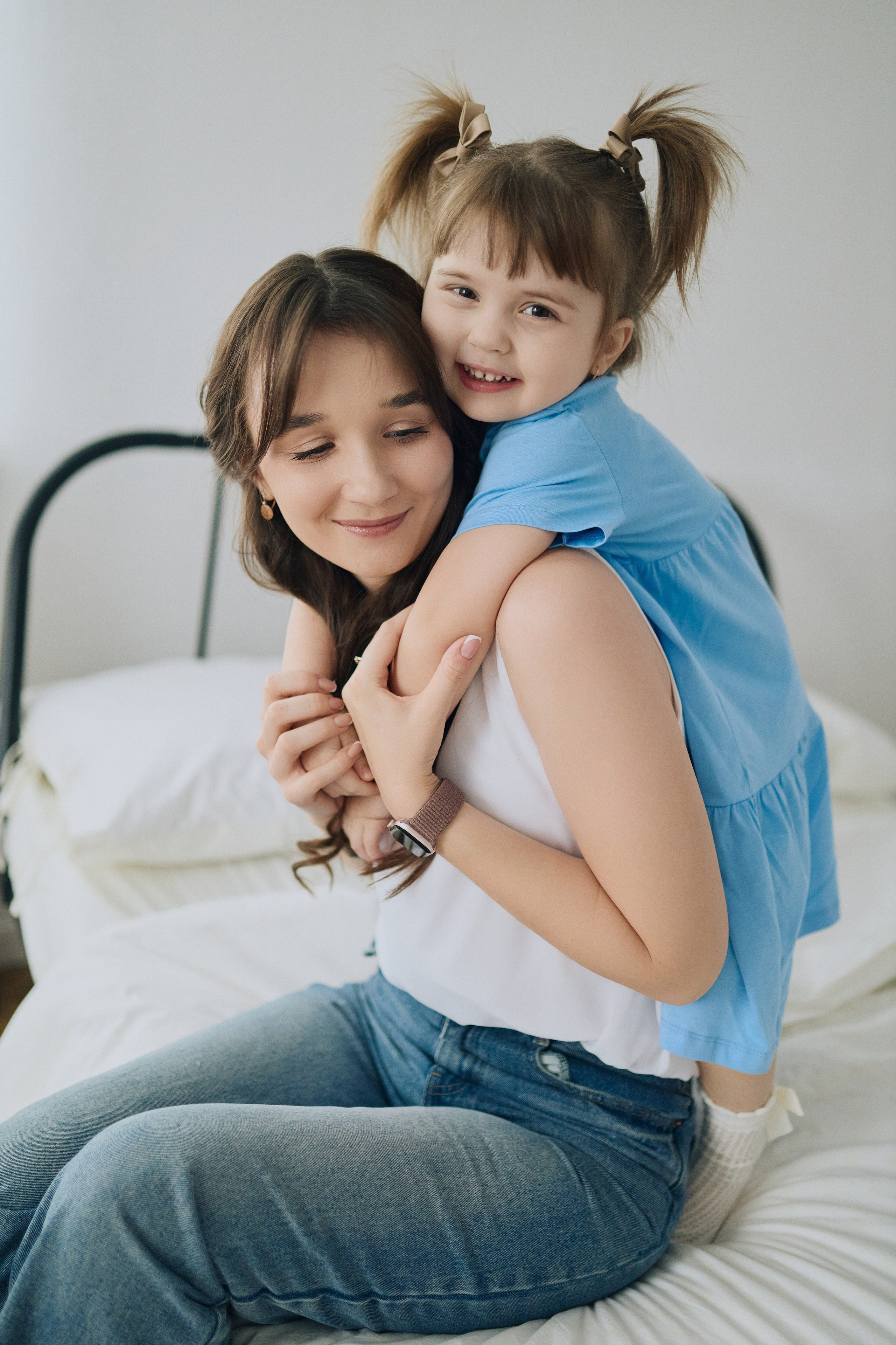 Студийная фотосессия мамы и дочки. Алина Каравайцева. Фотограф в городе Барнаул