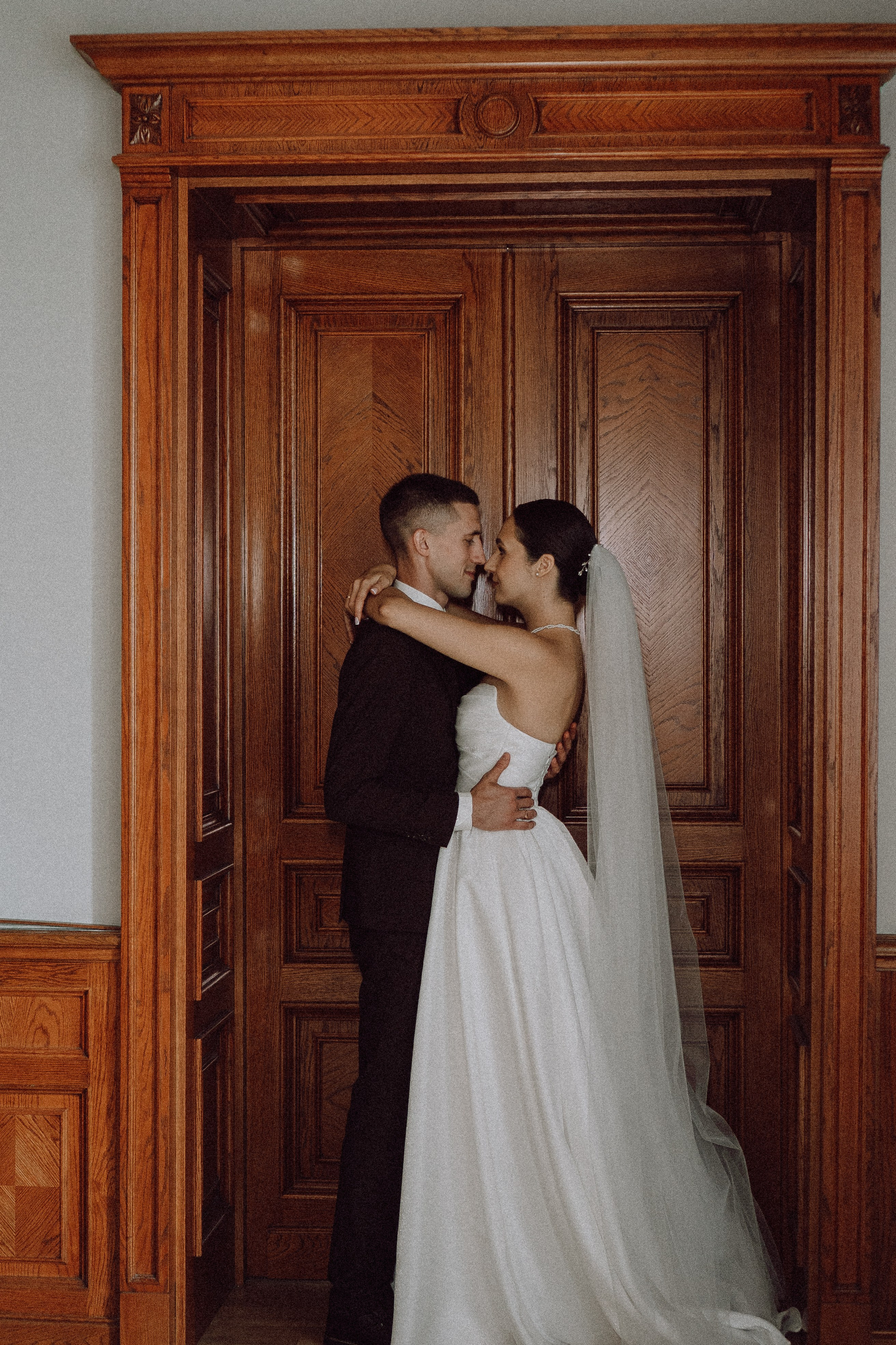 СВАДЕБНАЯ ПРОГУЛКА В САНТК-ПЕТЕРБУРГЕ (ИСАКИЕВСКИЙ СОБОР, ЗИМНЯЯ КАНАВКА, ЭРМИТАЖ И БОЛЬШАЯ МОРСКАЯ УЛИЦА). Профессиональный фотограф, Санкт-Петербург — Виктория Богомолова