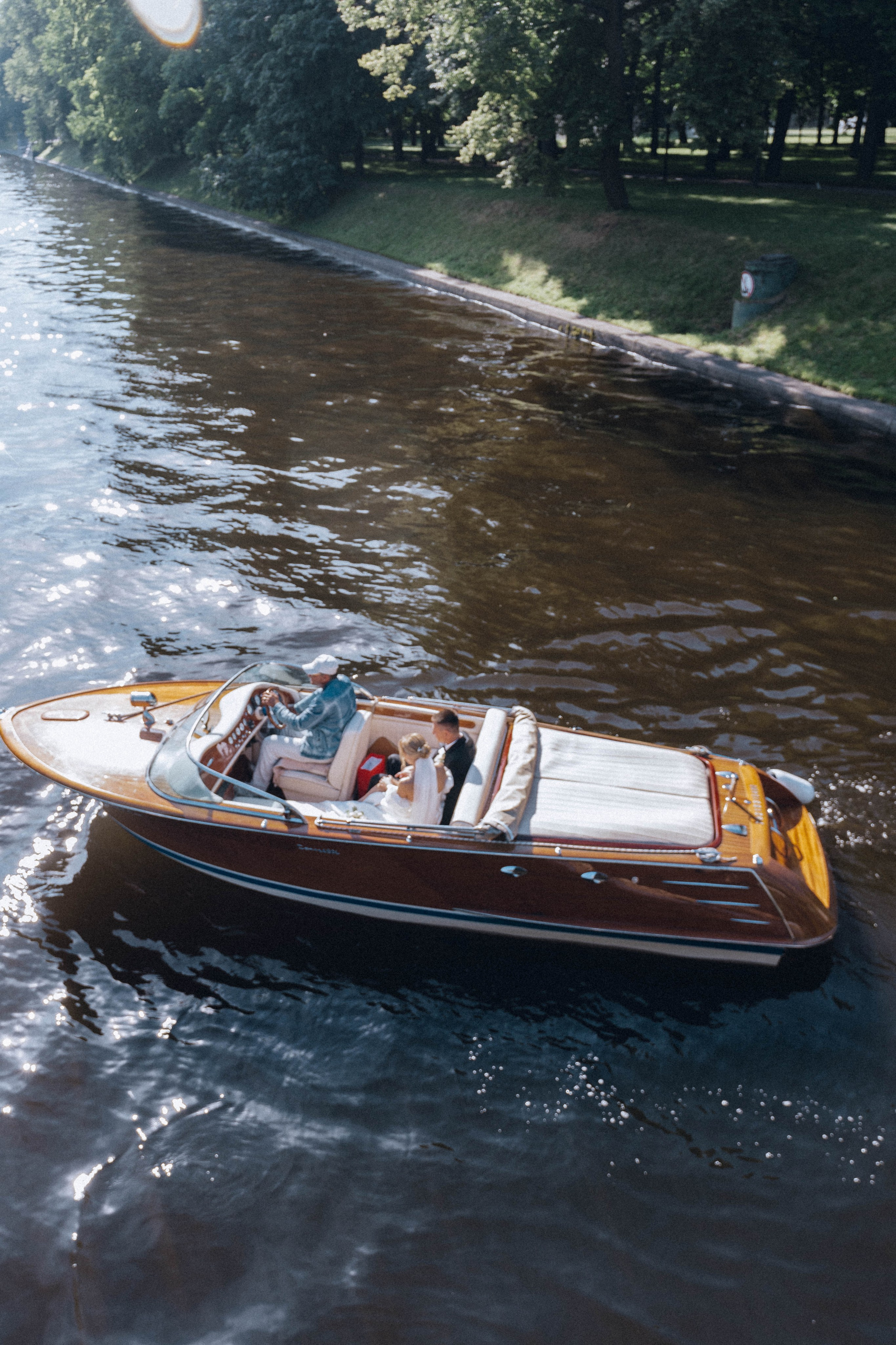 СВАДЕНБНАЯ СЬЕМКА НА КАТЕРЕ ПО КАНАЛАМ САНКТ-ПЕТЕРБУРГА И В АКВАТОРИИ НЕВЫ. Профессиональный фотограф, Санкт-Петербург — Виктория Богомолова