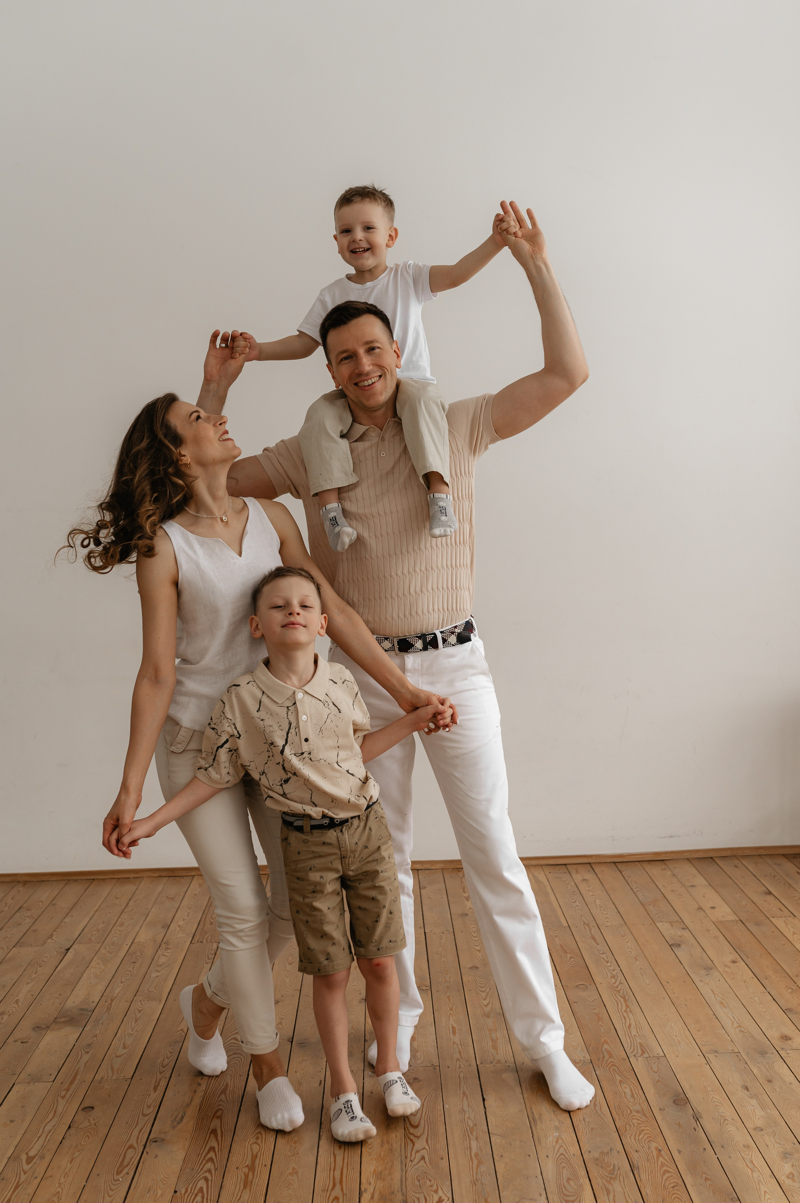 Семейная на циклораме. Главная