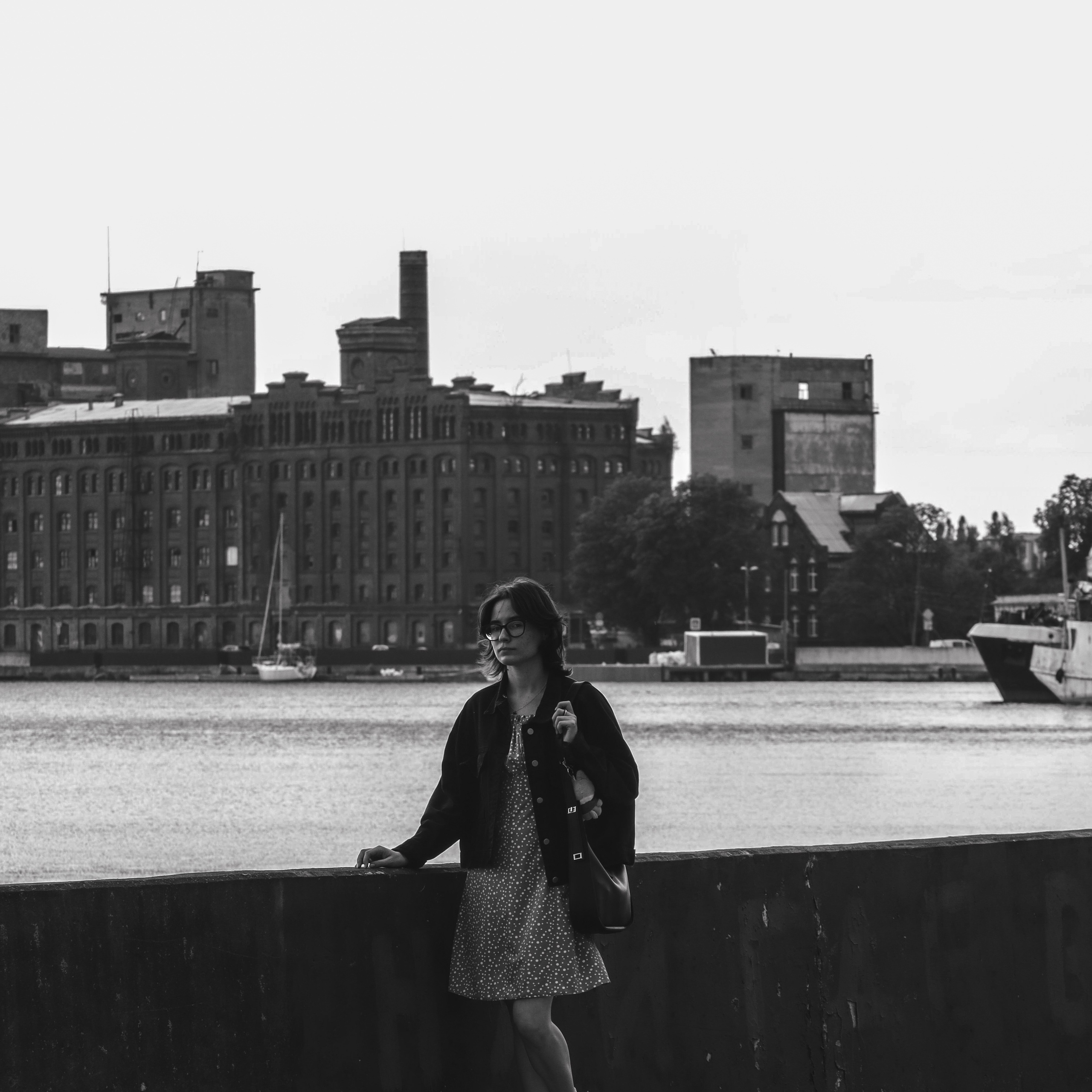 Юля П. (Near the water). — Digital Noise —