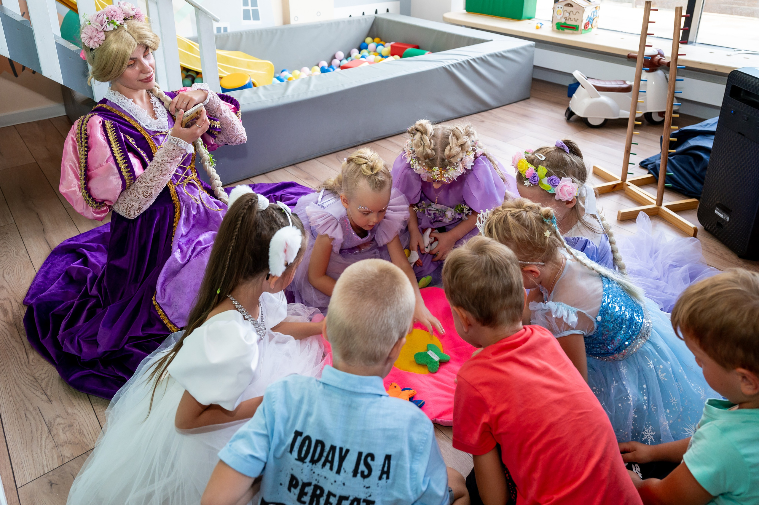 ДР в лофте с фокусником