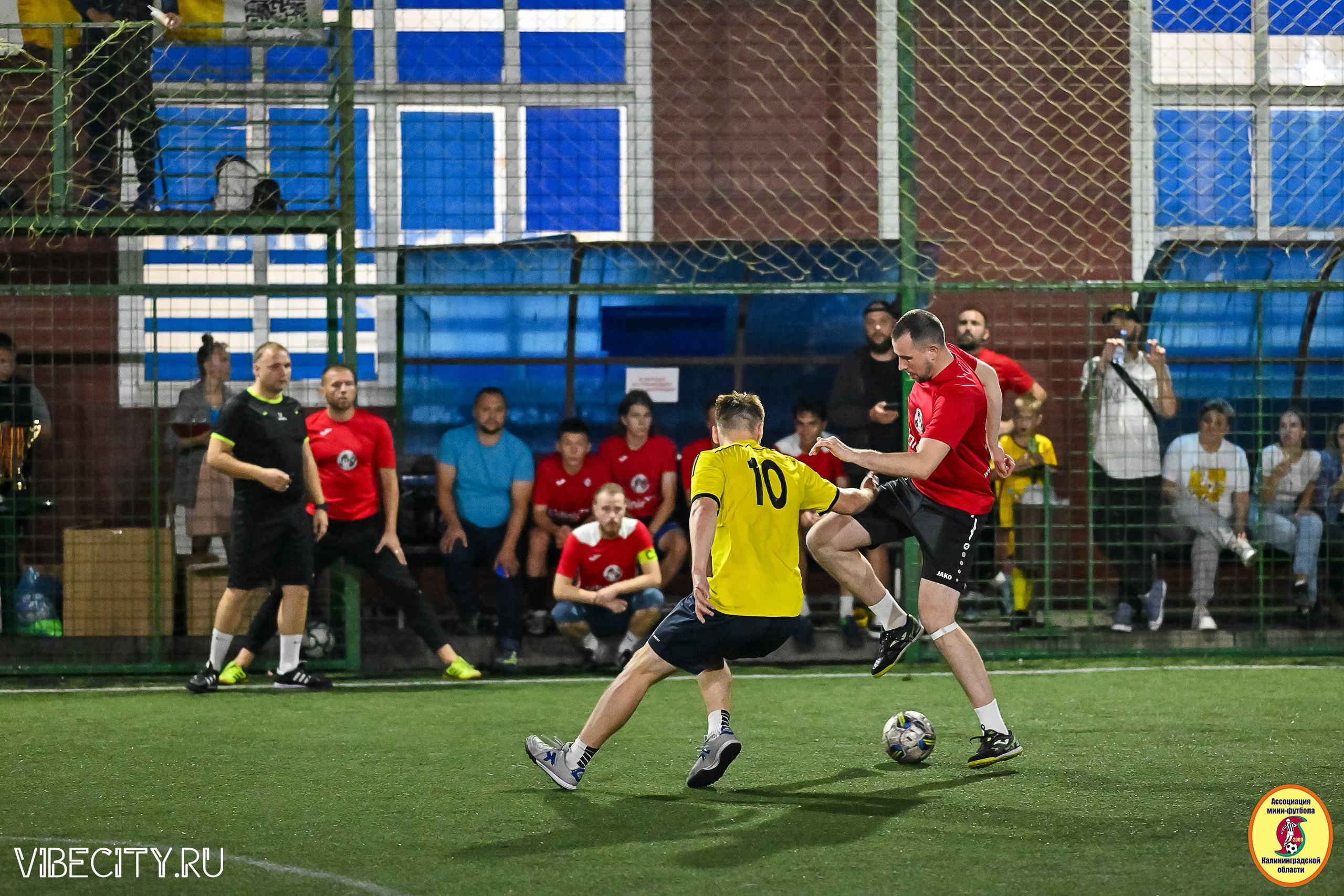 ФИНАЛЬНЫЕ ИГРЫ КУБКА МИНИ-ФУТБОЛЬНОЙ ЛИГИ И КУБКА КОРПОРАТИВНОЙ МФЛ 2025. VIBECITY.RU Вайб Сити Ру Фоторепортажи Фотоотчеты Калининград