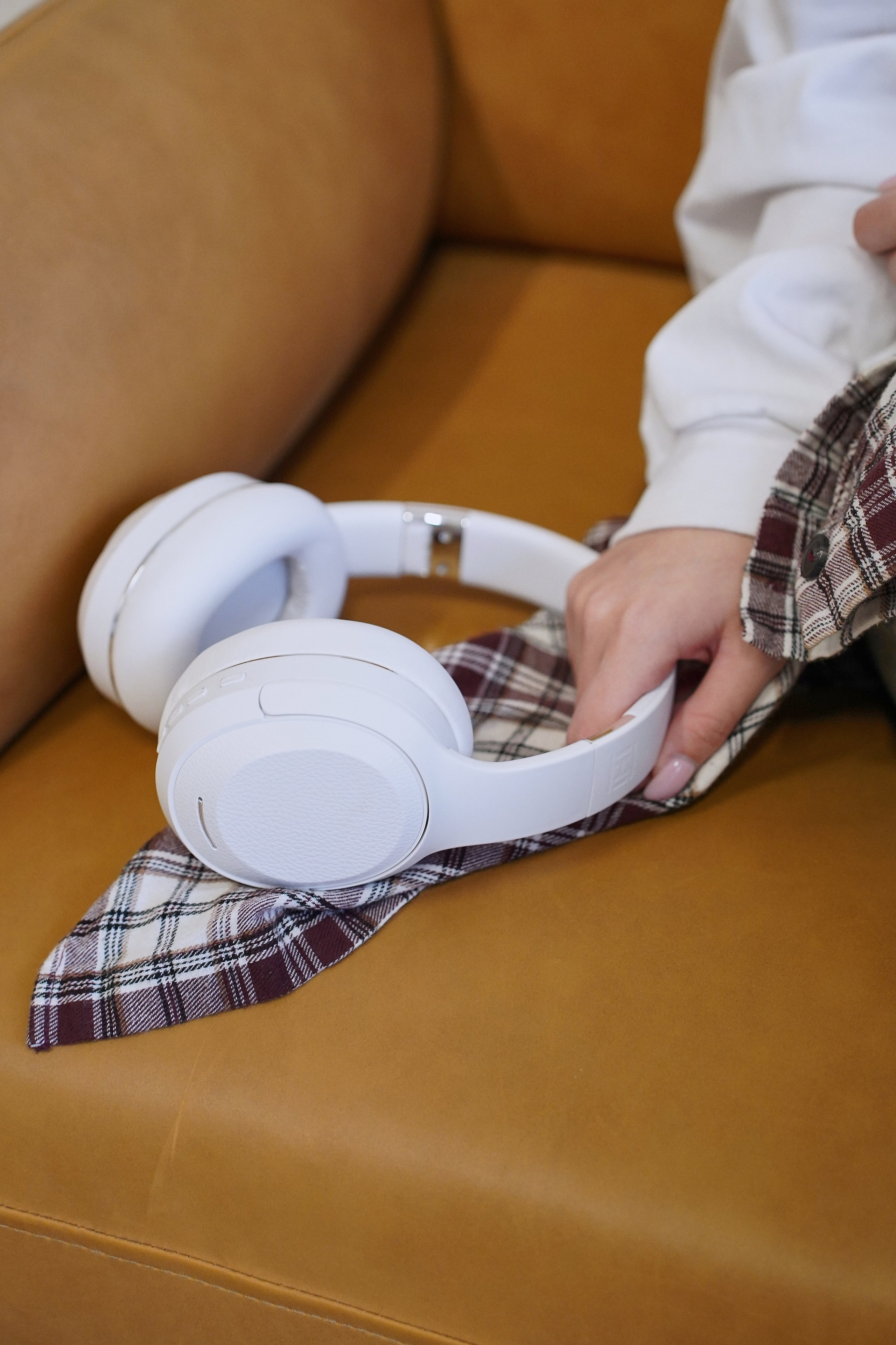 Наушники в интерьере. Фотограф