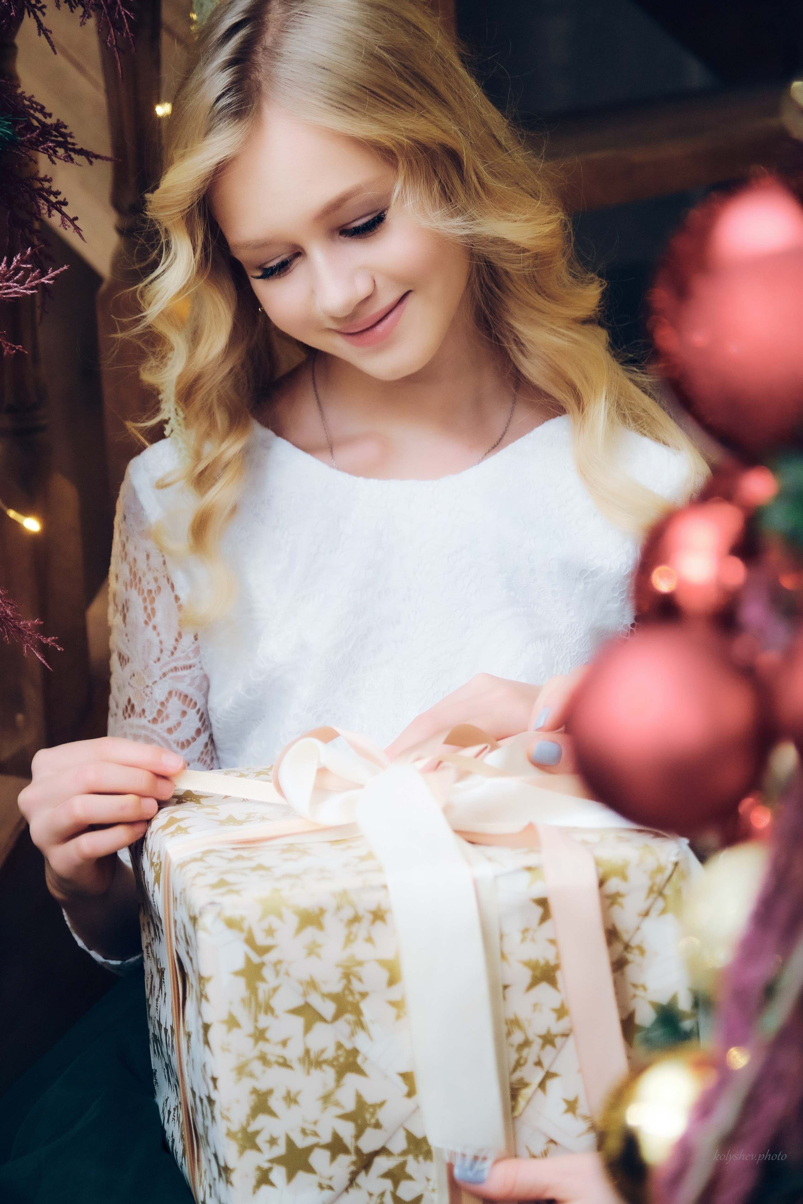 Семейный фотограф для новогодней фотосессии в Белоозёрском