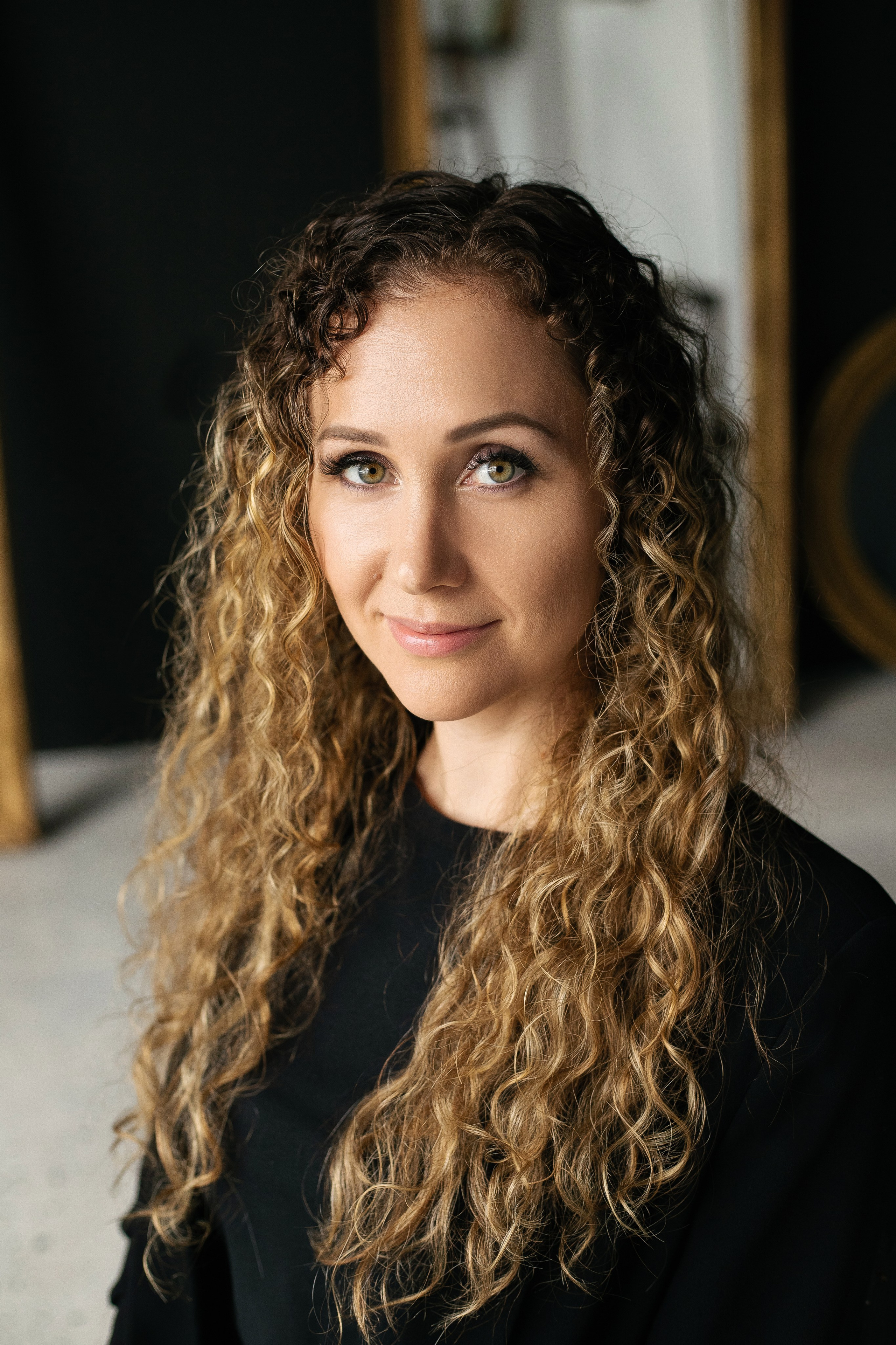 Семейная фотосессия взрослой дочки и мамы в студии. Фотограф в Санкт-Петербурге, Анна Скворцова