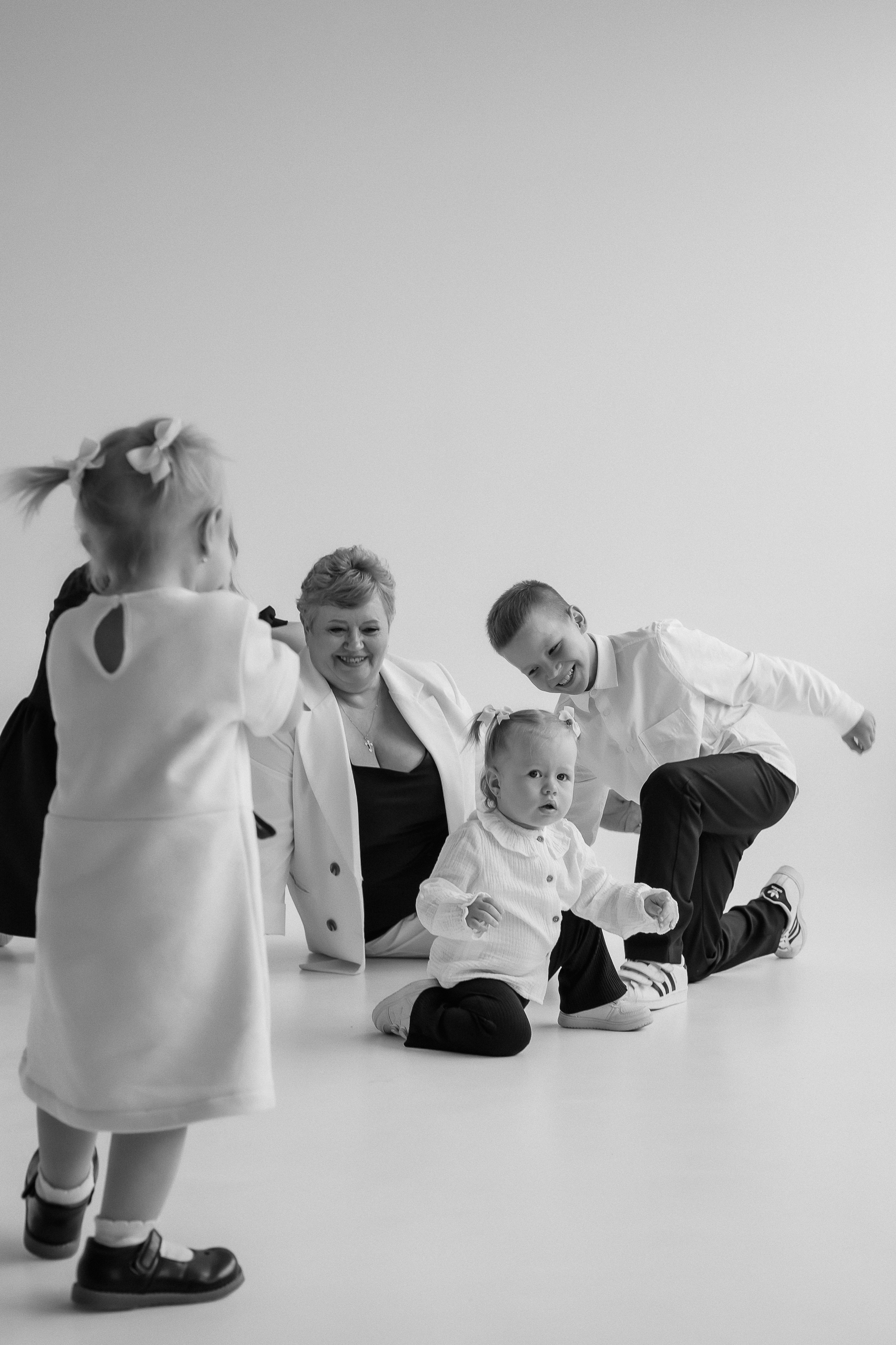 Семейная на циклораме. Фотограф Екатеринубрг/Верхняя Пышма