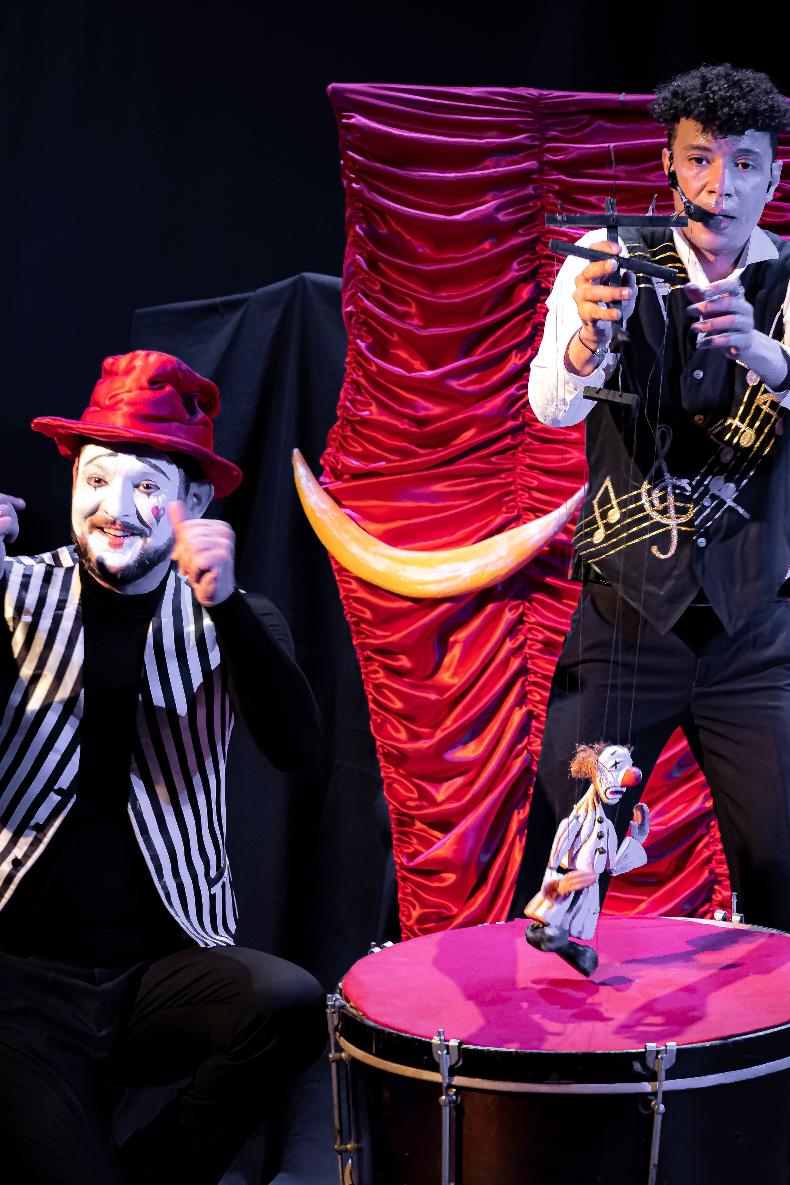 Цирк из Саквояжа спектакль театра САКВОЯЖ. Фотограф в Сочи Юрий Шептаев