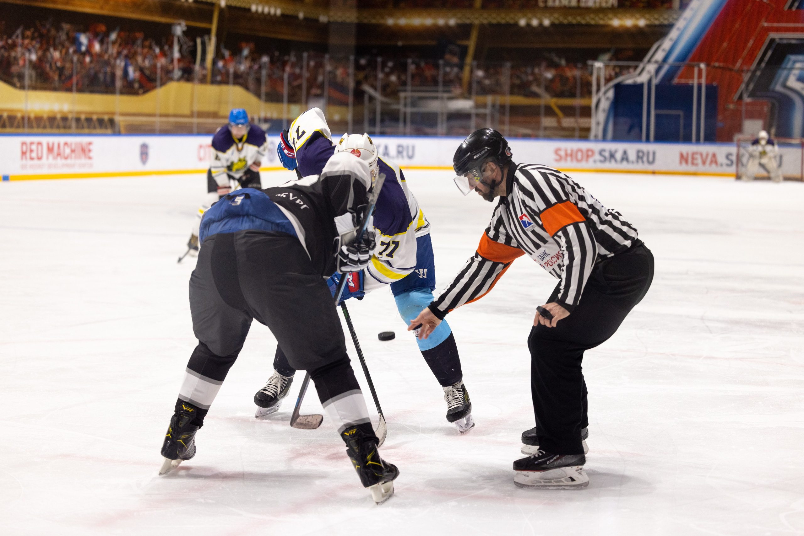 Бульдозер vs. LR-строй. Фотограф Александр Заломаев
