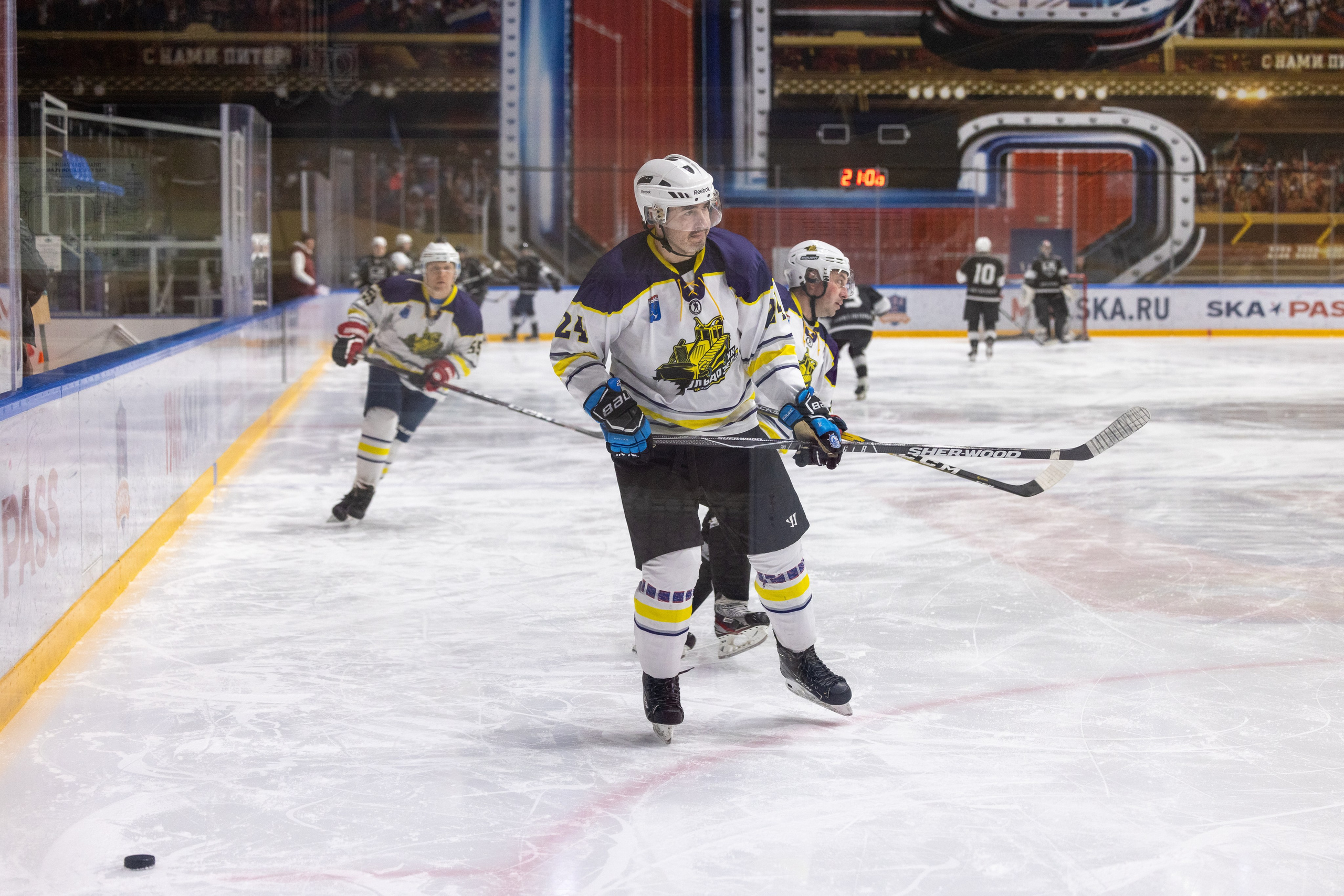 Бульдозер vs. LR-строй. Фотограф Александр Заломаев