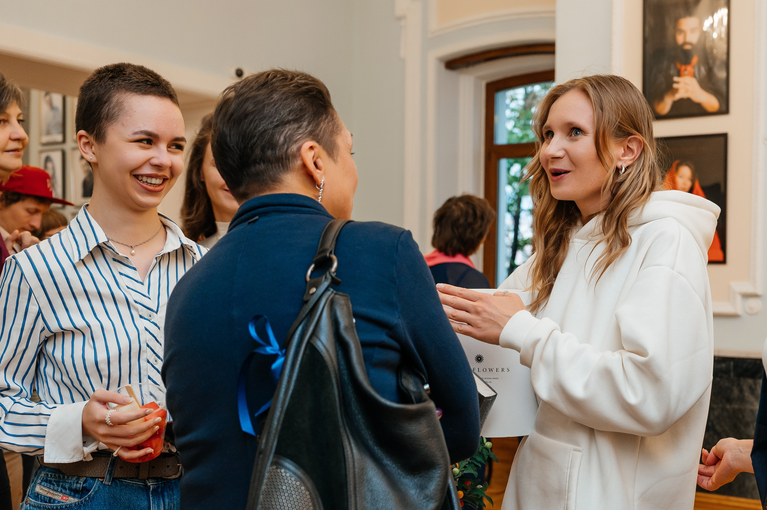 Открытие выставки Кати Васильевой в Молодежном театре. Wedding and family photographer USA