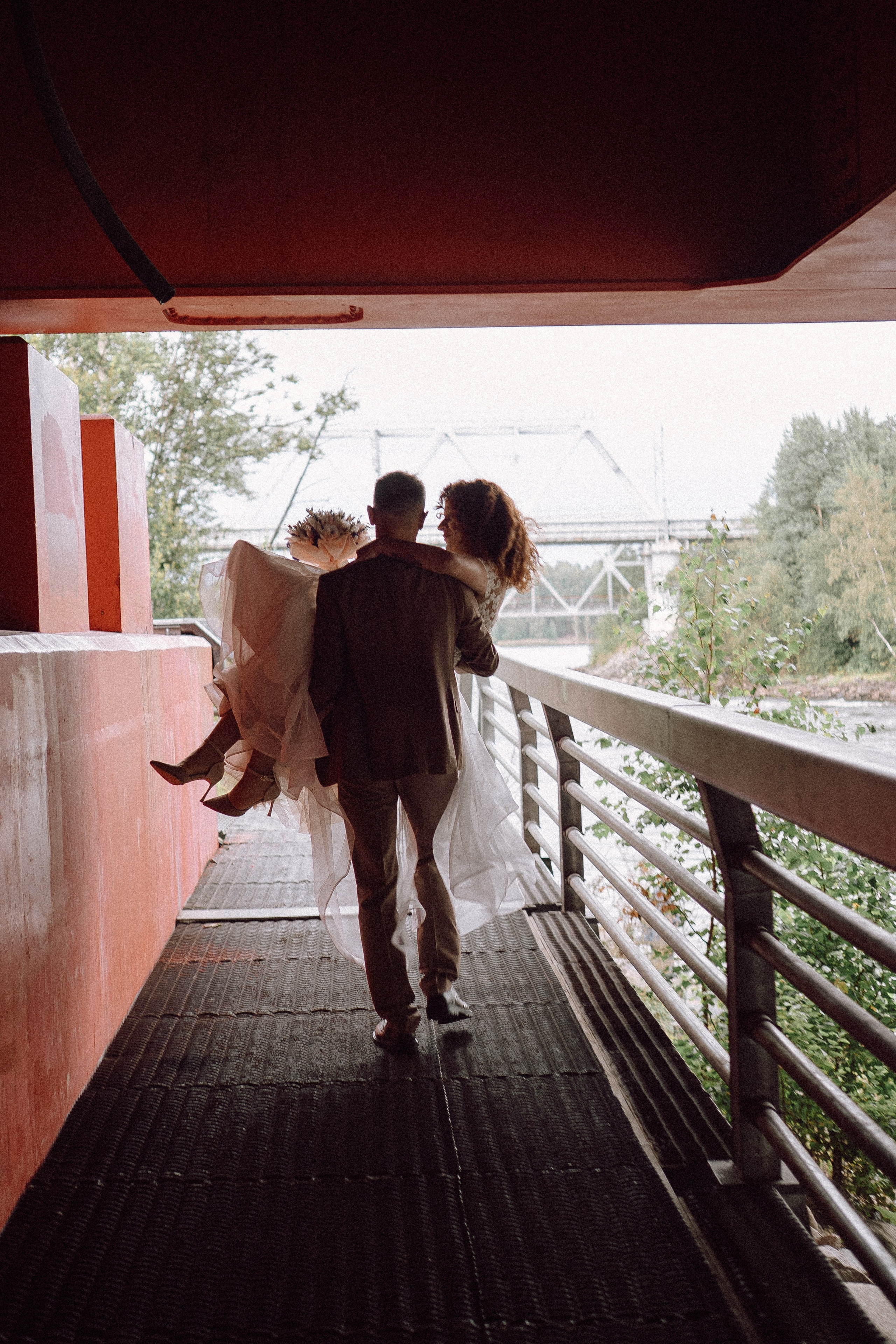 СВАДЕБНАЯ ФОТОСЕССИИЯ ПАРЫ В ГОРОДЕ ПРИОЗЕРСК В СОСНОВОМ ЛЕСУ И С ПИКАПОМ. Профессиональный фотограф, Санкт-Петербург — Виктория Богомолова