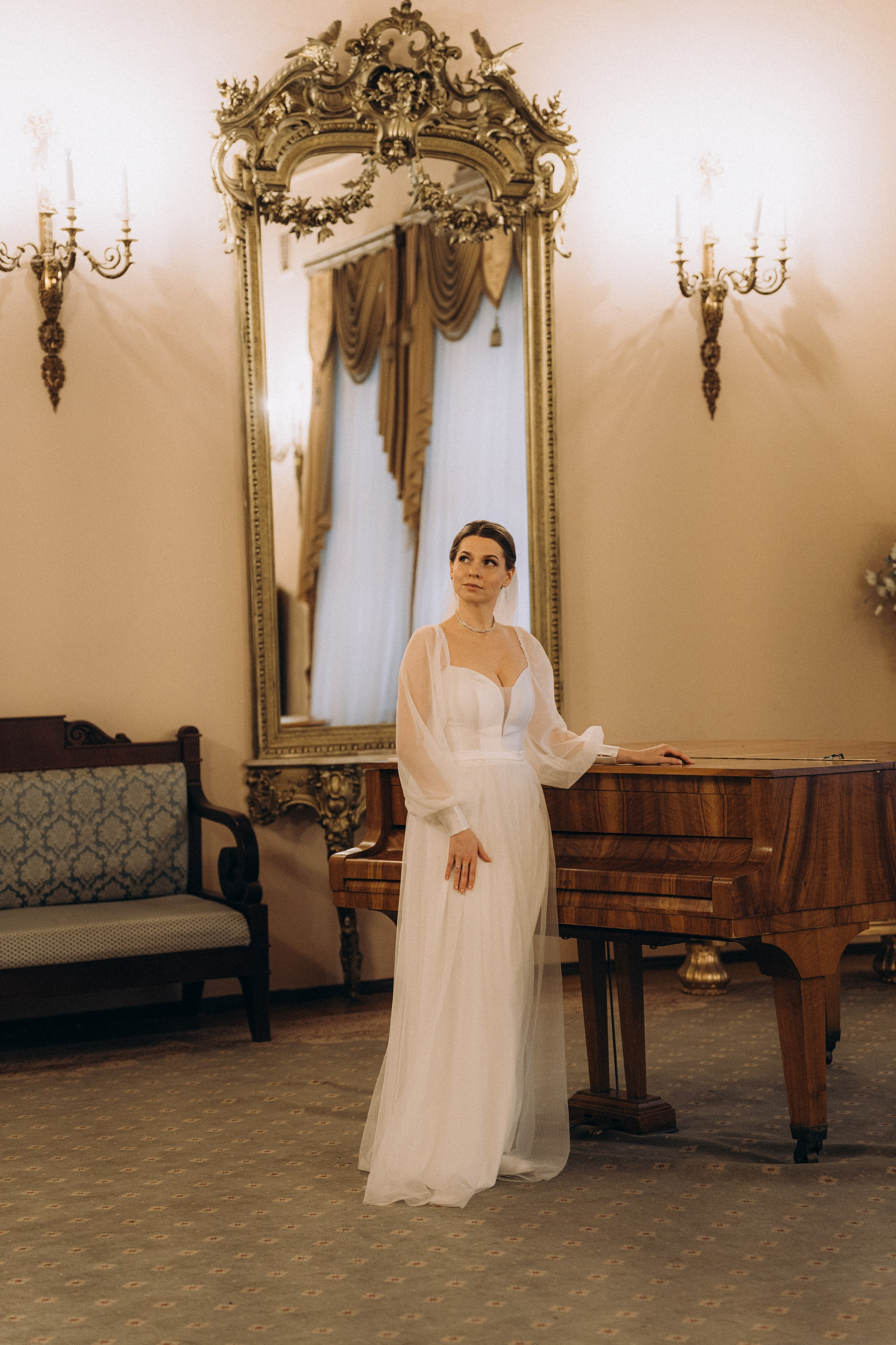 СВАДЕБНАЯ СЬЕМКА ВО ВТОРОМ ДВОРЦЕ (ДЕКАБРЬ) ТАКЖЕ СЬЕМКА В СТУДИИ НА ЧЕРНЫШЕВСКОЙ. Профессиональный фотограф, Санкт-Петербург — Виктория Богомолова