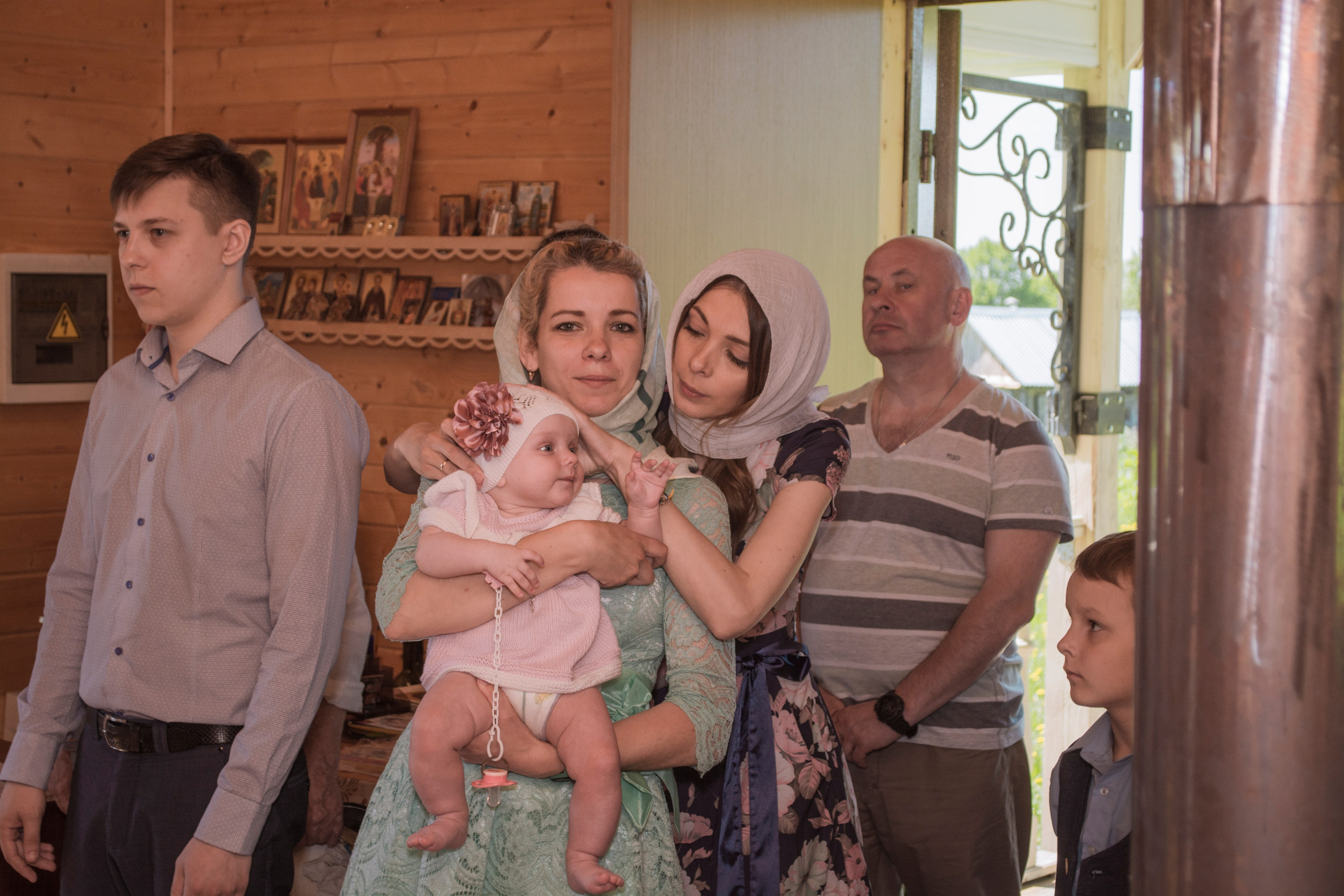 Крещение Василисы в храме Николая Чудотворца в д. Старый погост. Фотограф Евгений Егоров