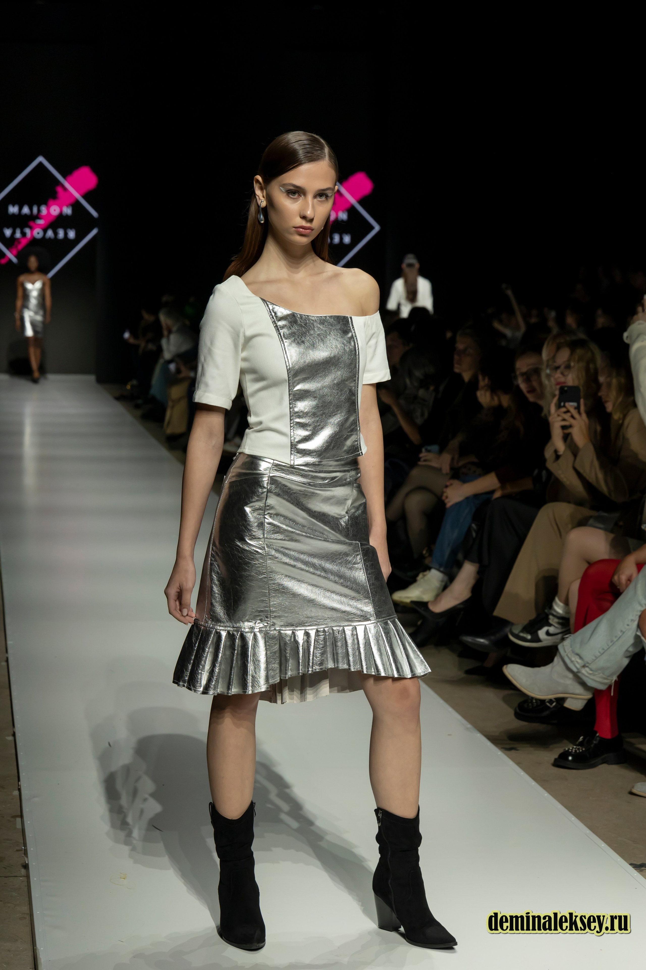 Московская неделя моды 2024 4 октября дизайнер MAISON REVOLTA Бразилия. Репортажный, семейный и студийный фотограф в Москве Демин Алексей
