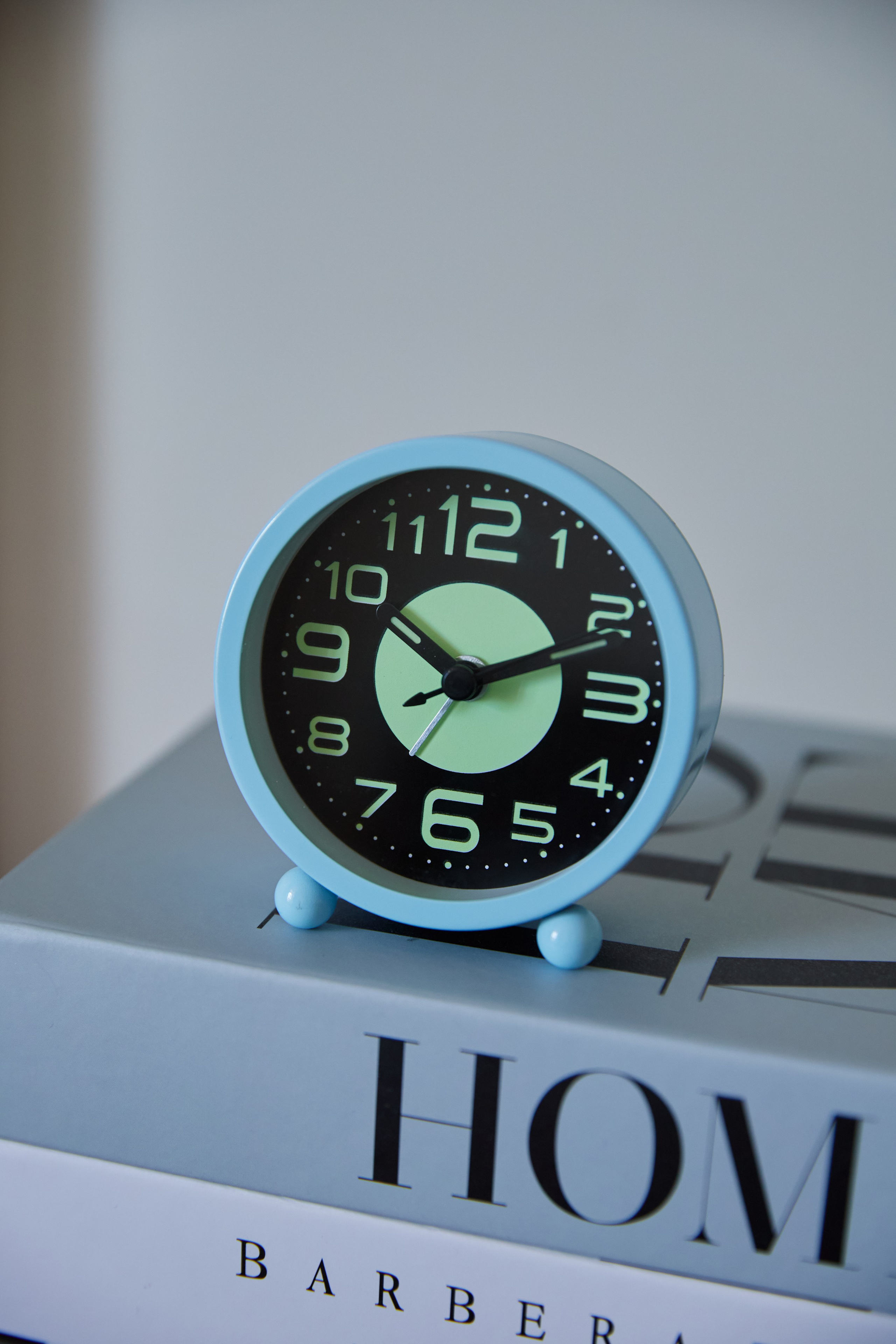 Будильники. Фотограф