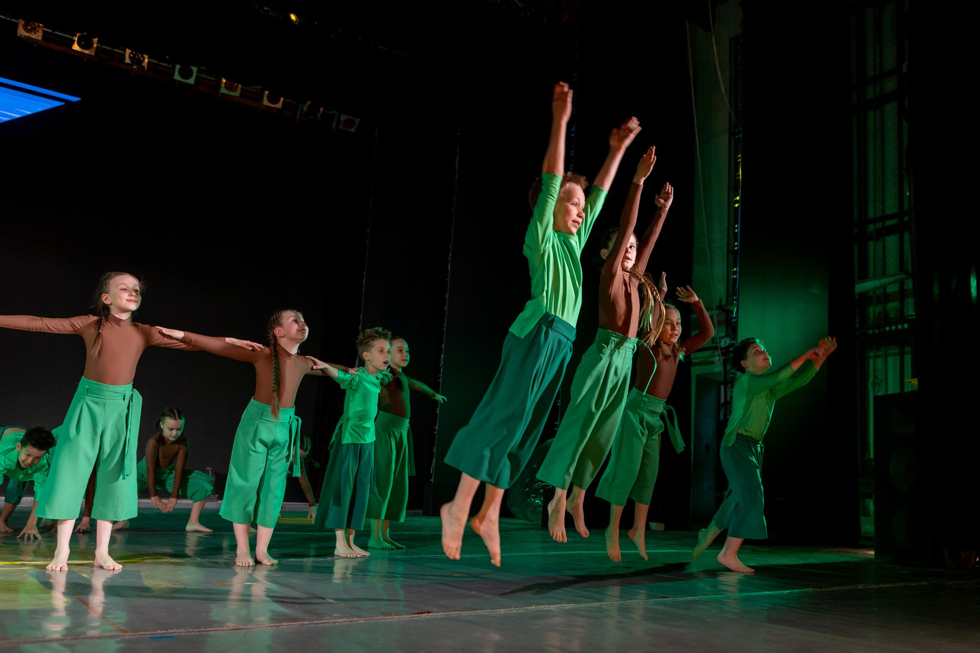 Отчетный концерт Заслуженного коллектива РФ «Жемчужинка» в Оренбурге, ДК «Россия», 2025 г. Фотограф в Оренбурге. Профессиональный фотограф