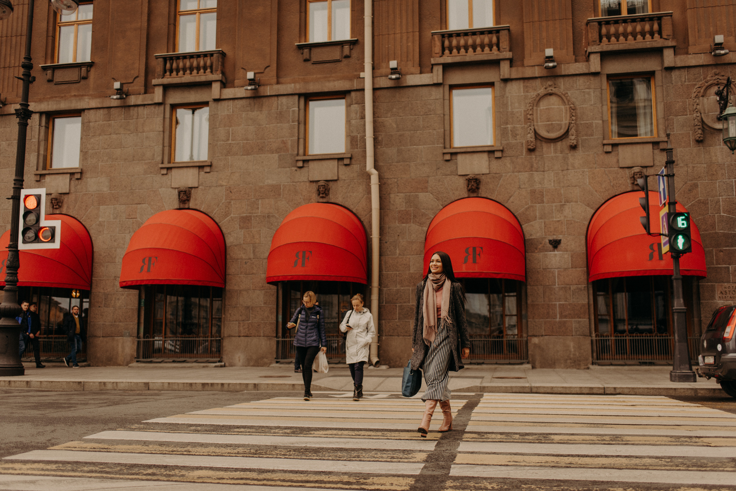 осенняя фотосессия в центре Санкт-Петербурга, индивидуальная фотосессия для девушки, фотопрогулка по Питеру, женская фотосессия, фотосессия для инстаграма, фотосессия для блога