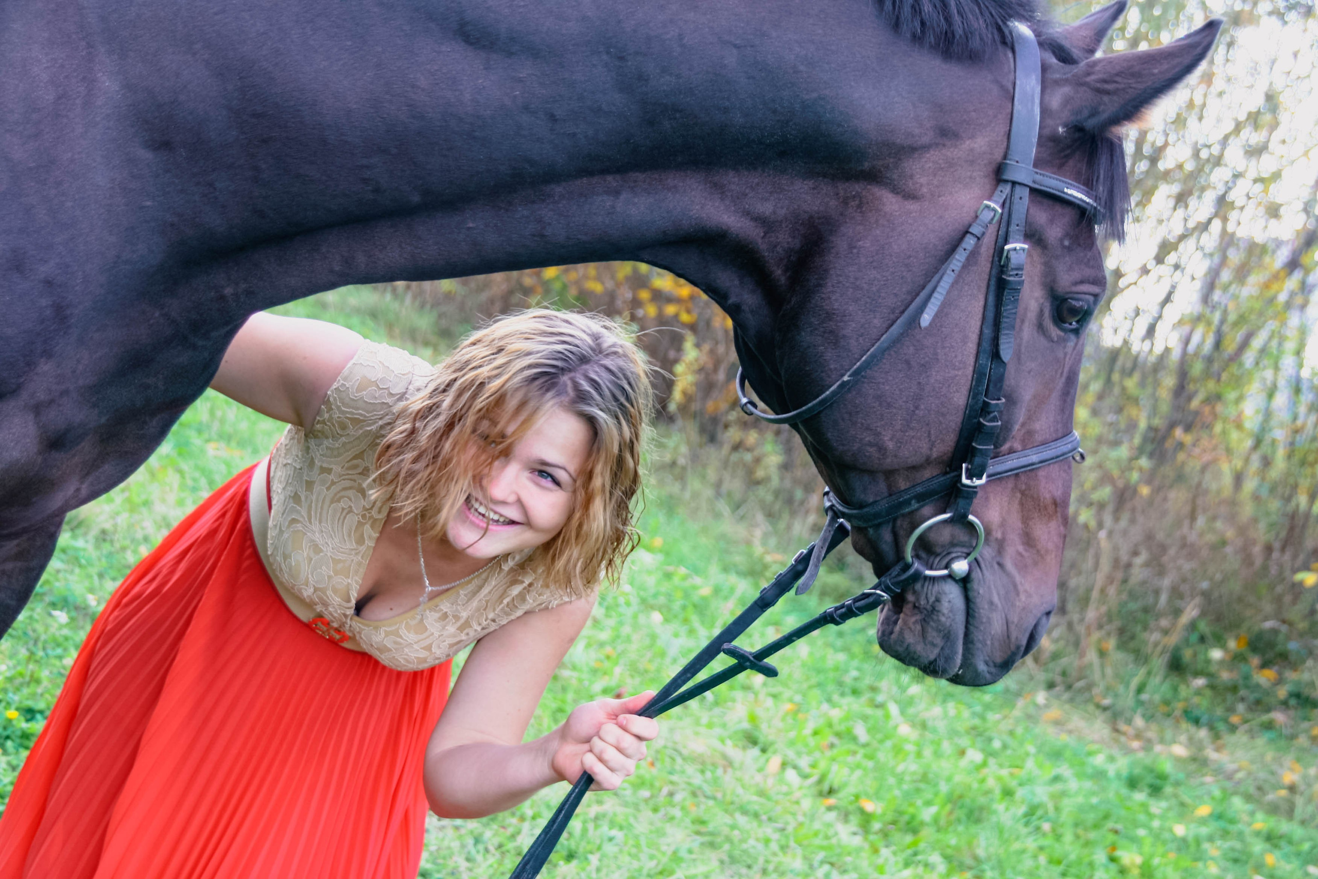 Алёна и Даша на лошади. Фотограф Пермь. Фотосессия в фотостудии Перми и на свежем воздухе
