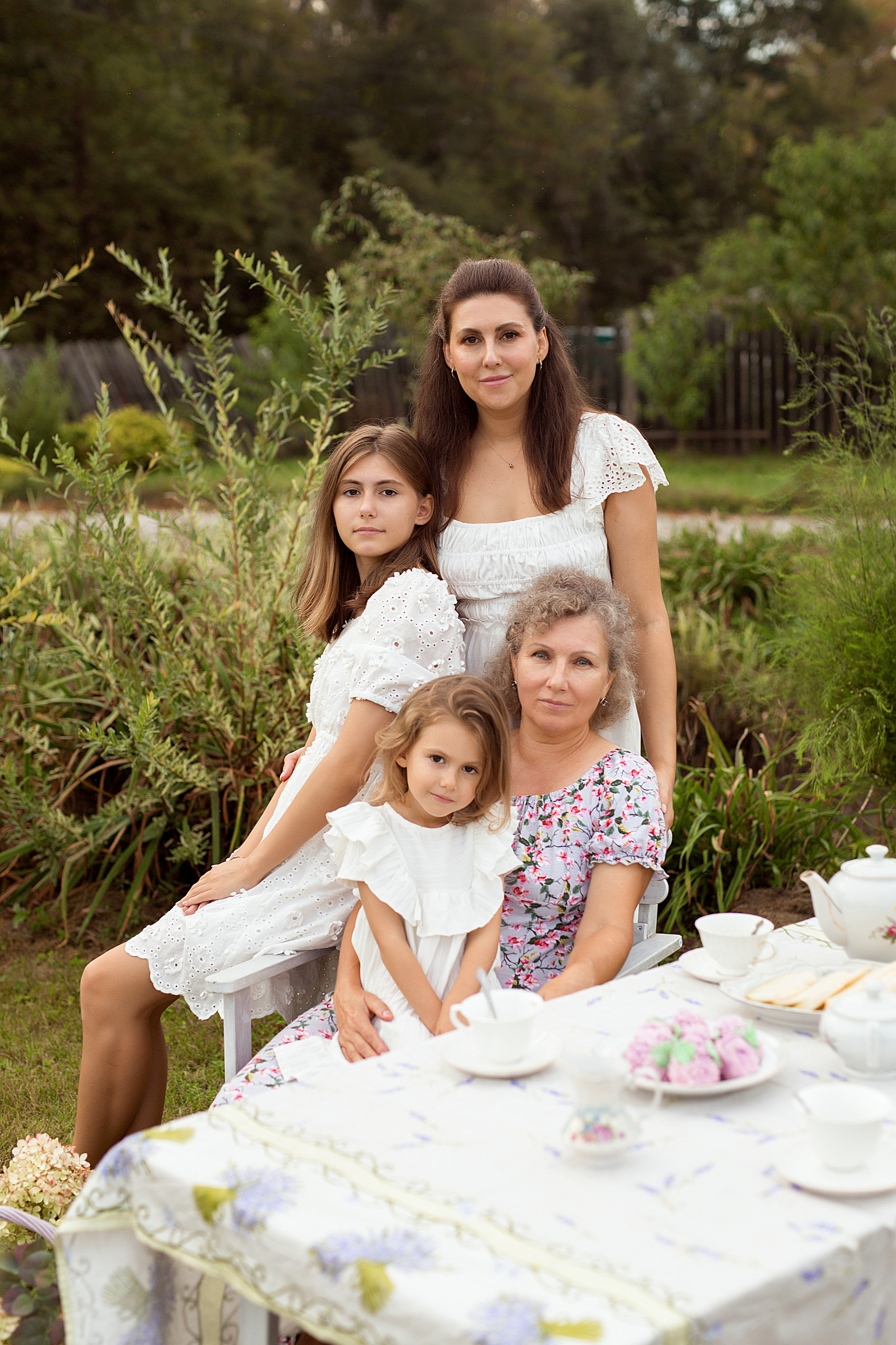 Евгений и Анастасия с родными. Людмила Далидович топовый семейный фотограф Находка/Владивосток