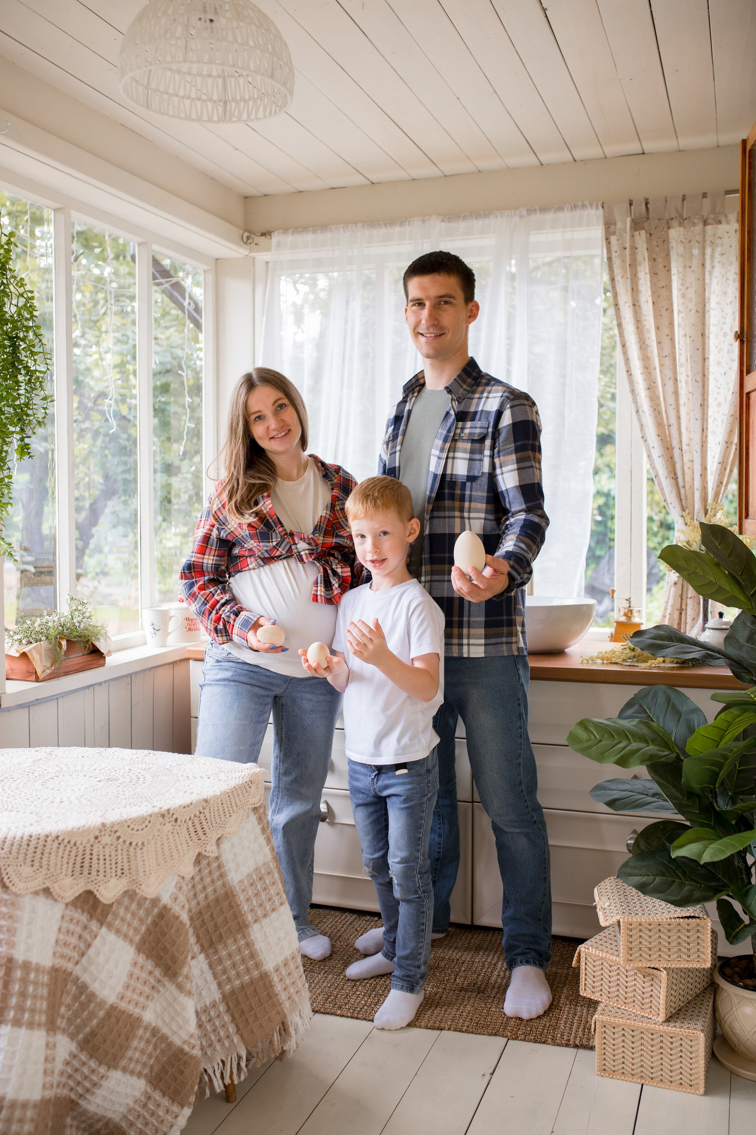 Фотосессия беременности на фотодаче в Купавне. Фотограф в Железнодорожном и Балашихе