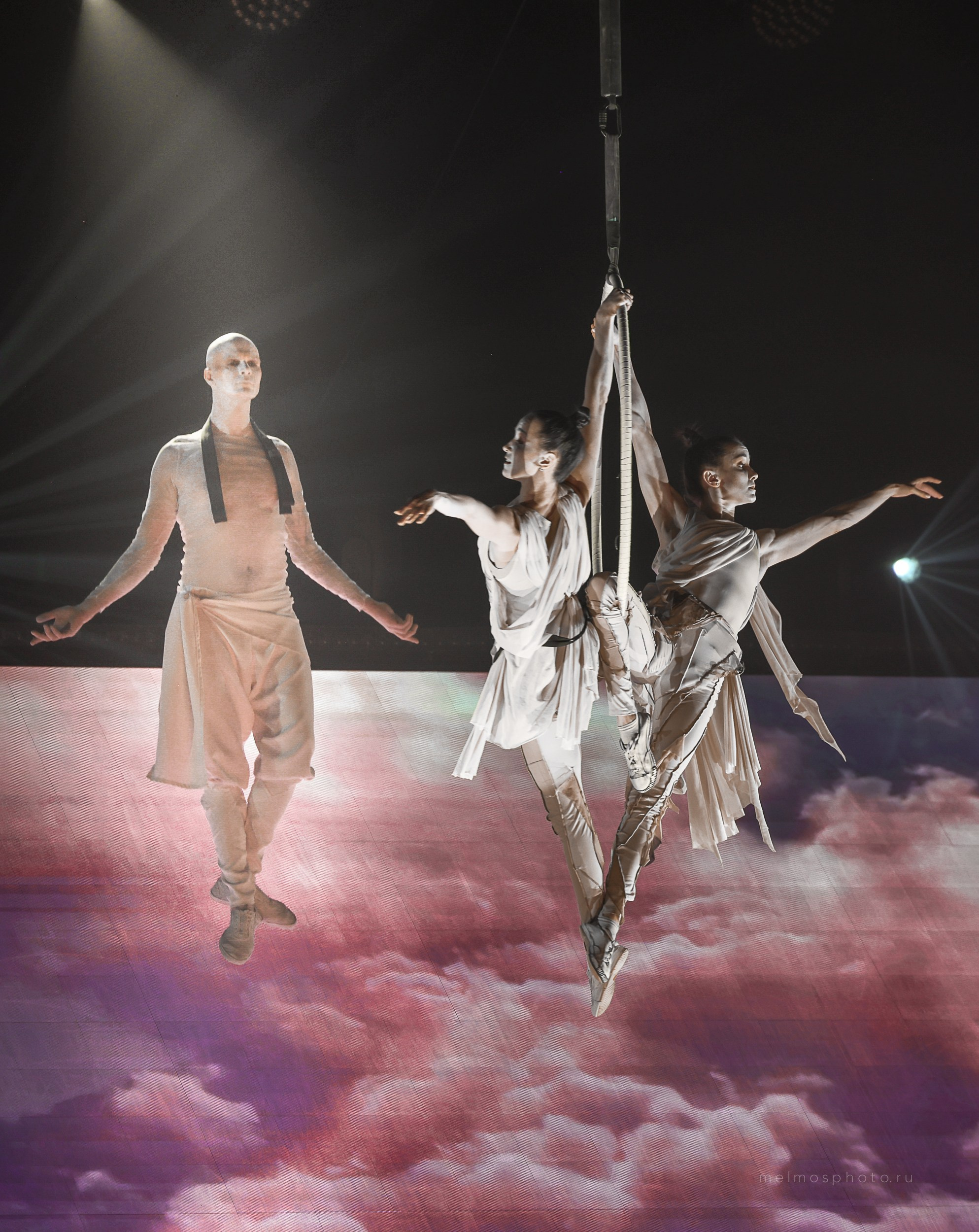 АНТИГРАВИТАЦИЯ. Репортажный, архитектурный, театральный и файн-арт фотограф Лена Мельникова в Москве