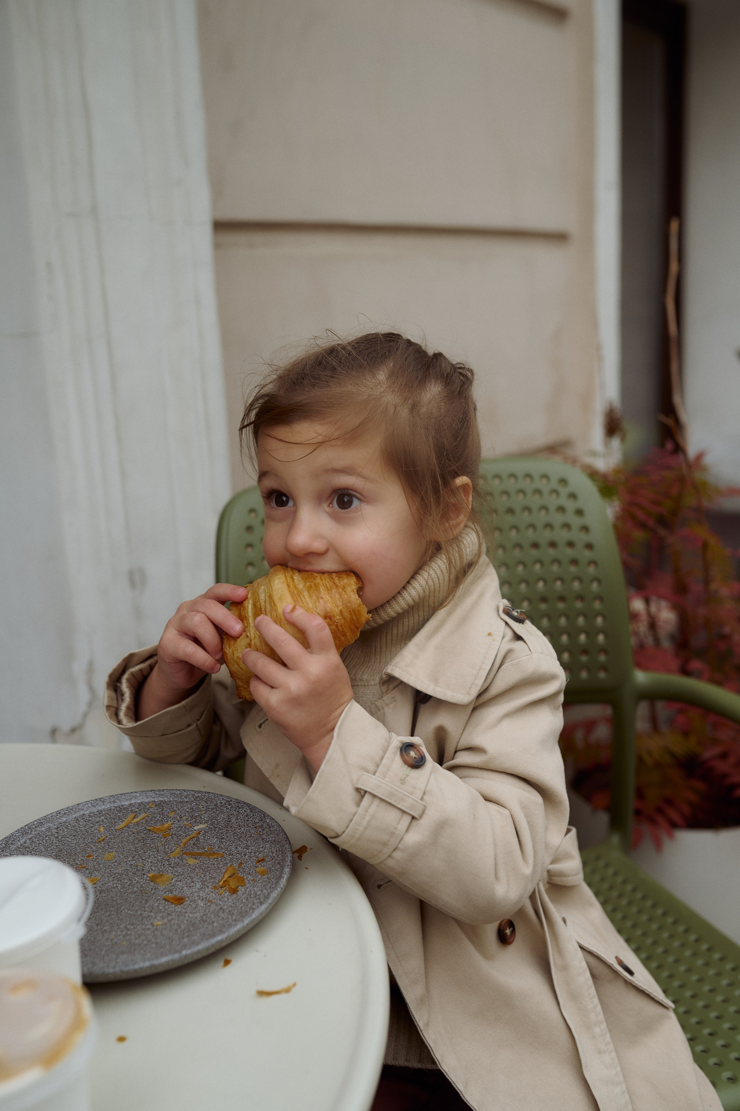 Рита и Кира. Прогулка по центру. Семейный и свадебный lifestyle-фотограф в Москве Мария Петрова