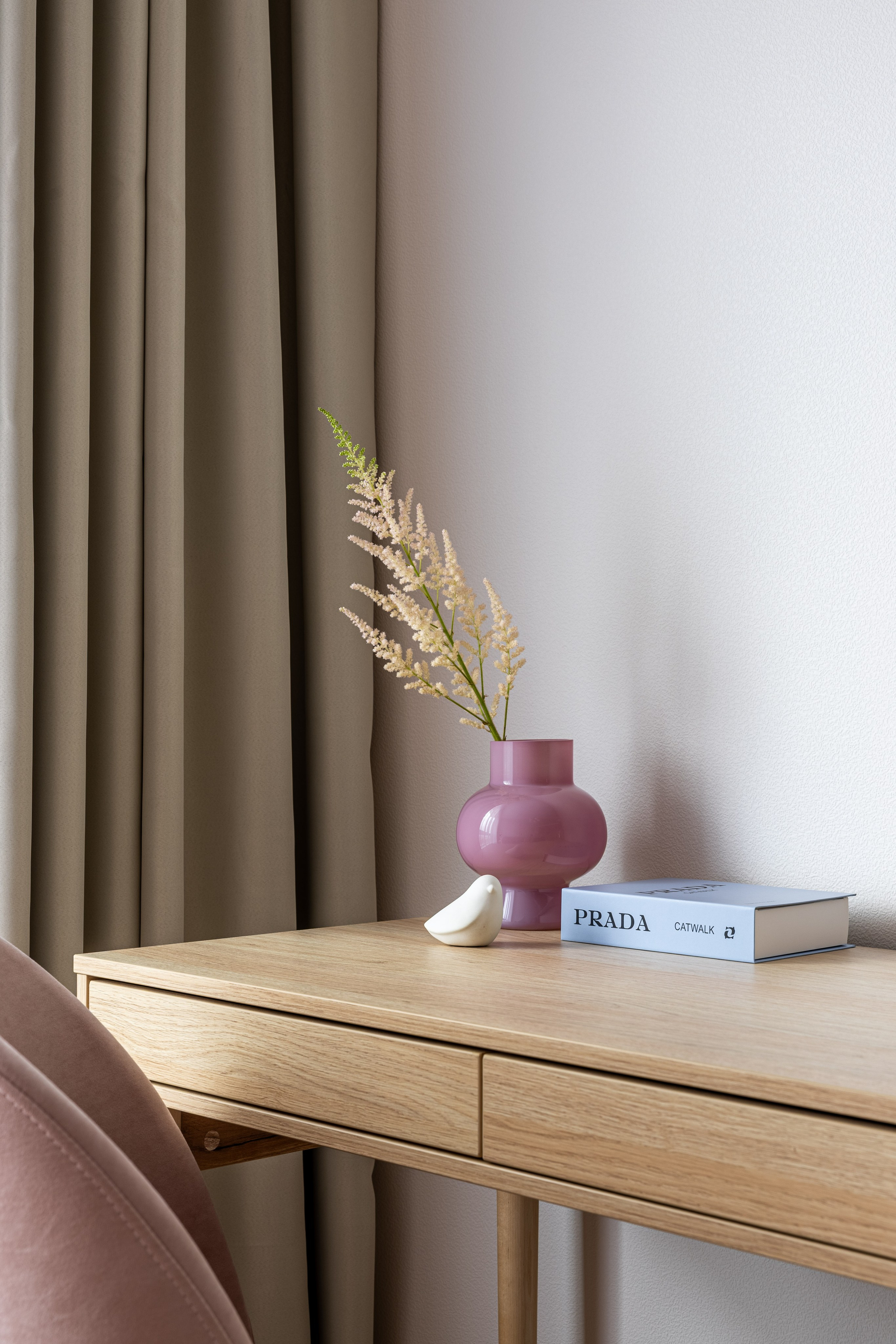 Леденцовый контемпорари с элементами глэм-софт. Veselinskiy| Интерьерный фотограф | Москва