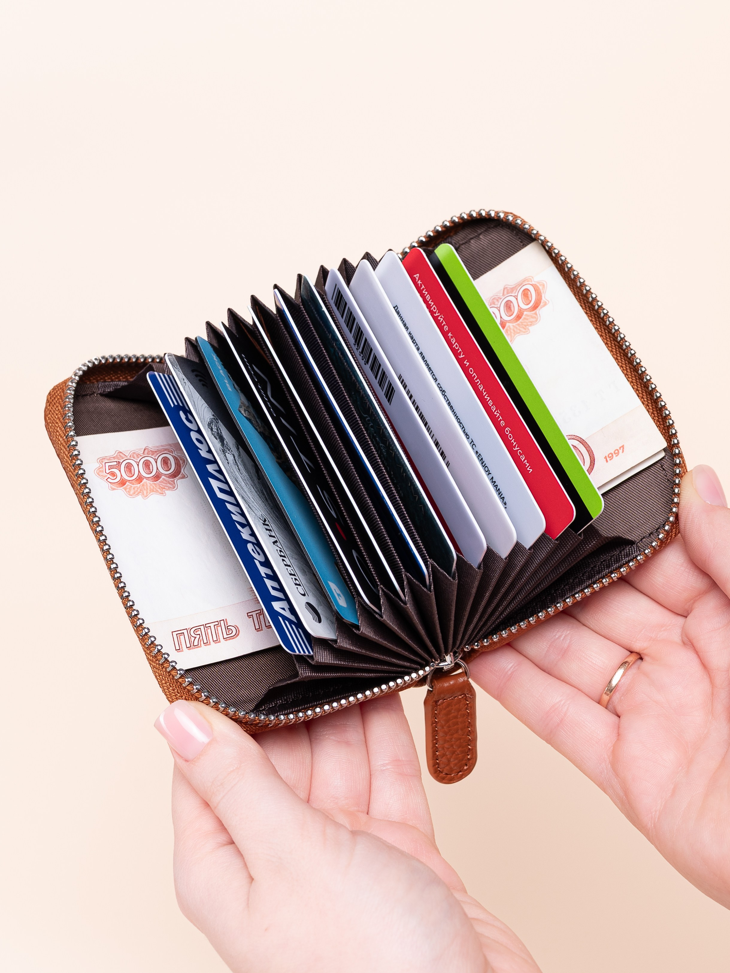 Кошельки/картхолдеры серия 3. Предметный фотограф, фото для маркетплейсов Пятигорск, КМВ