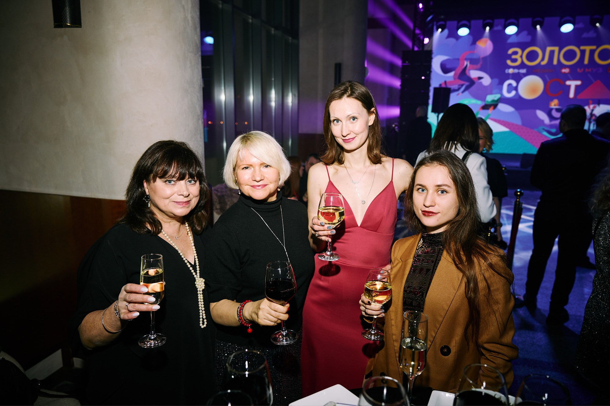 Фотограф на корпоративе «Медиа1» — репортажная съёмка делового праздника. Репортажный фотограф в Москве — Дмитрий Тарасов | Съёмка мероприятий, концертов, корпоративов