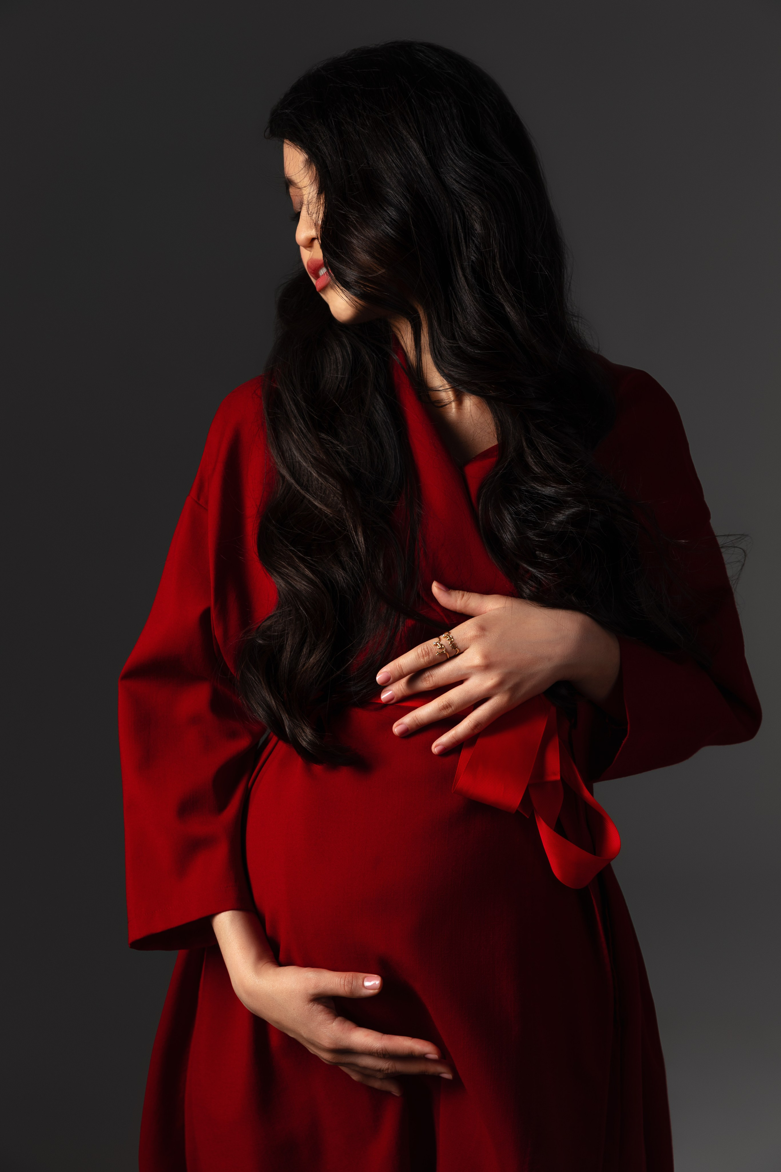 Фотосессия беременности, минимализм, циклорама