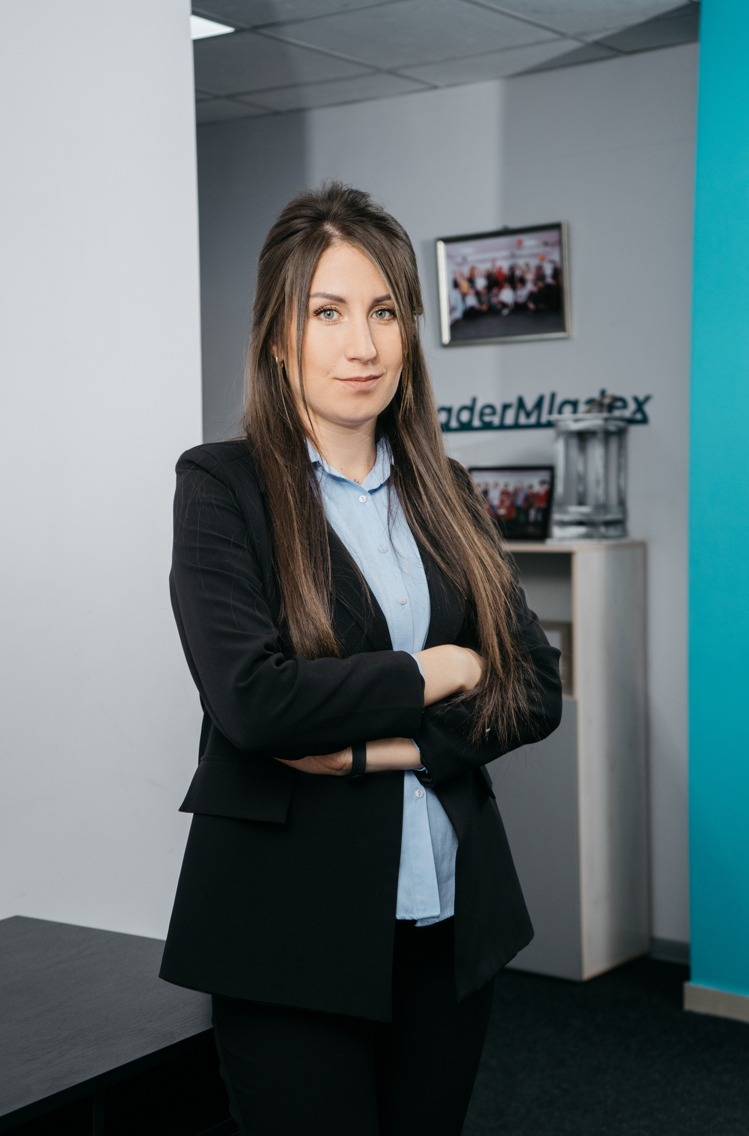 женская фотосессия в офисе