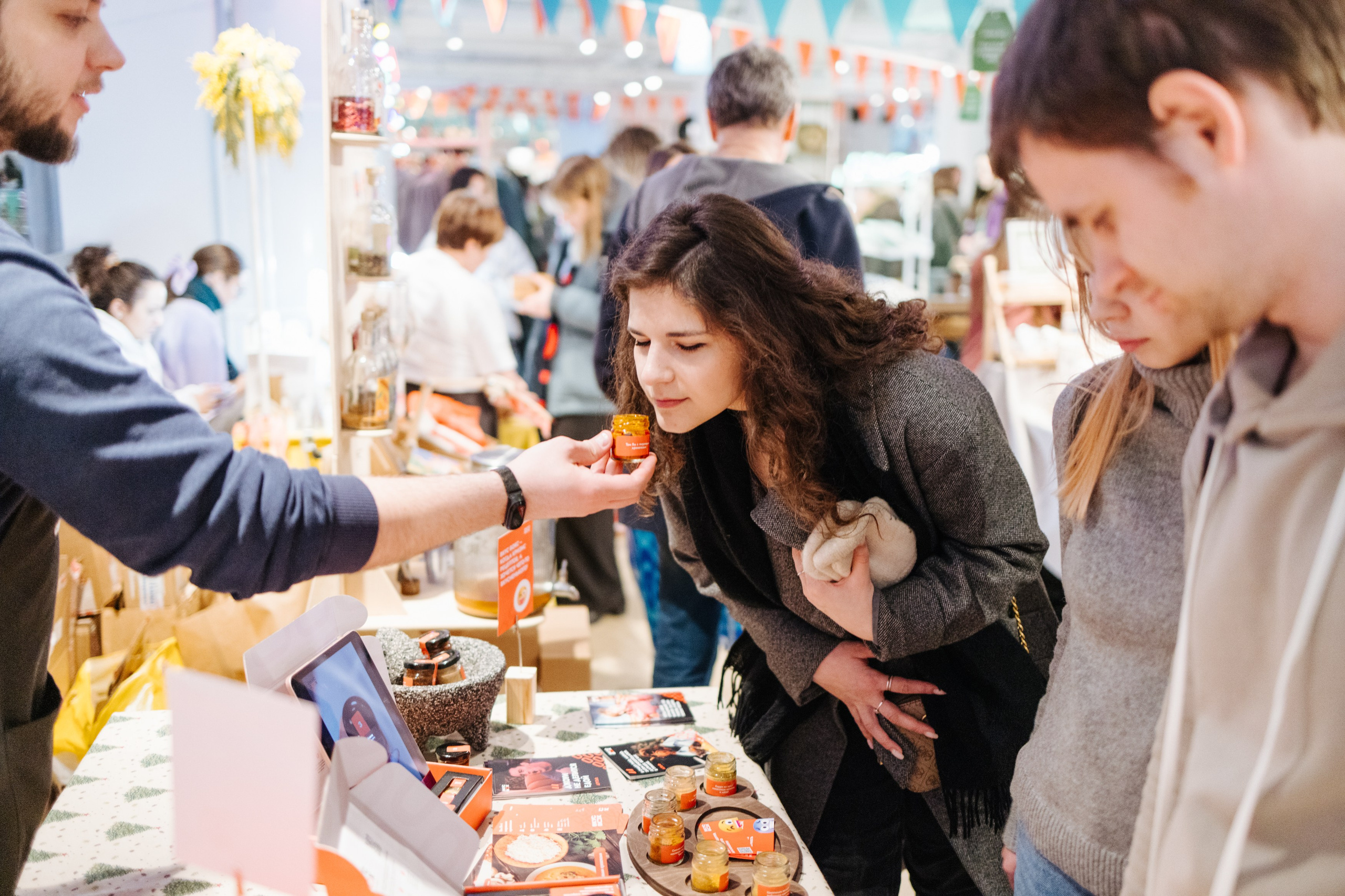 2–3 марта 2024 в пространстве «Три вокзала. Депо» / День 1 / фото Валерий Белобеев. Фотоотчеты «Ламбада-маркета»