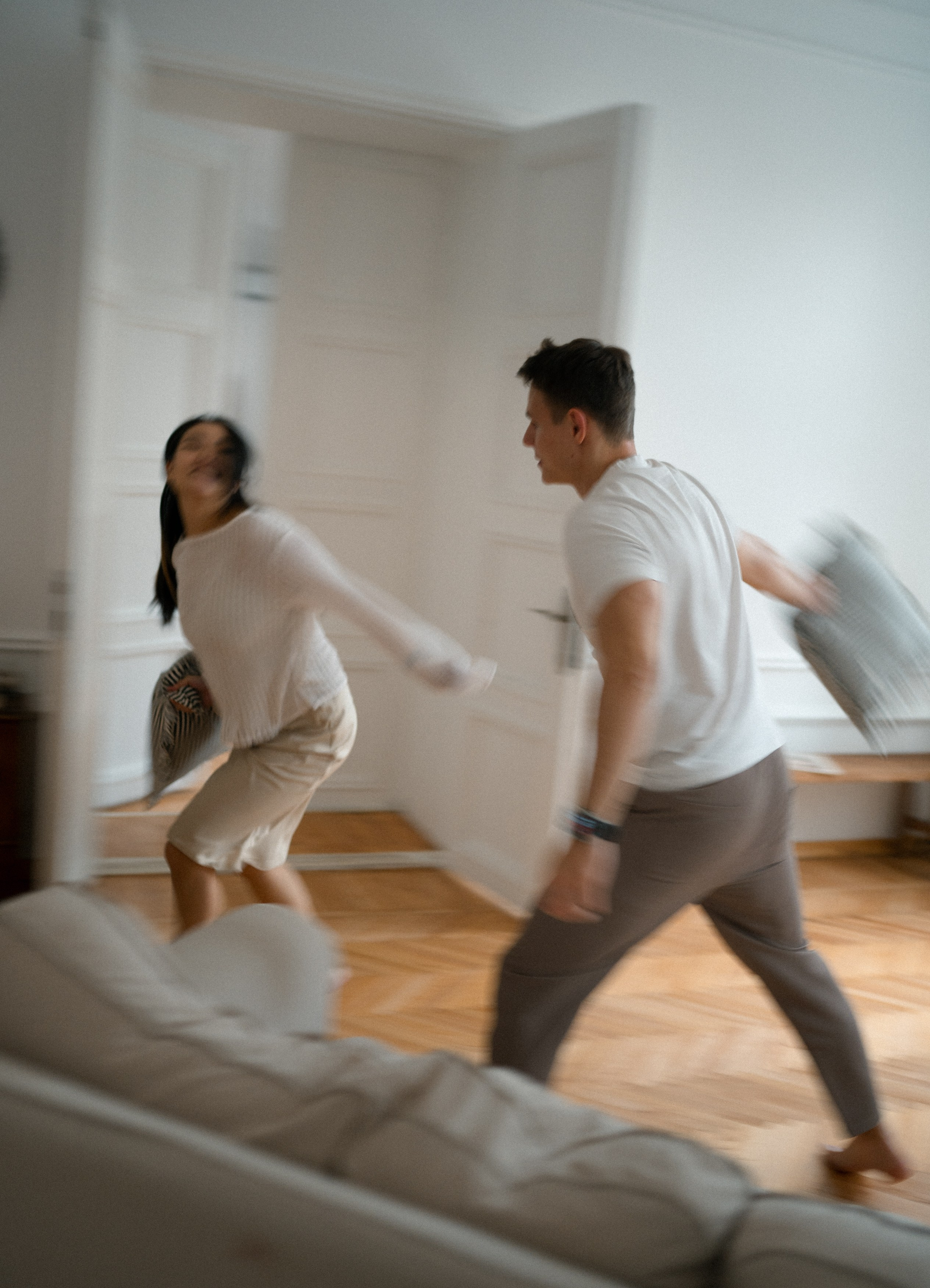 Morning pillow fight. Фотограф в Алматы Анастасия Новоселова