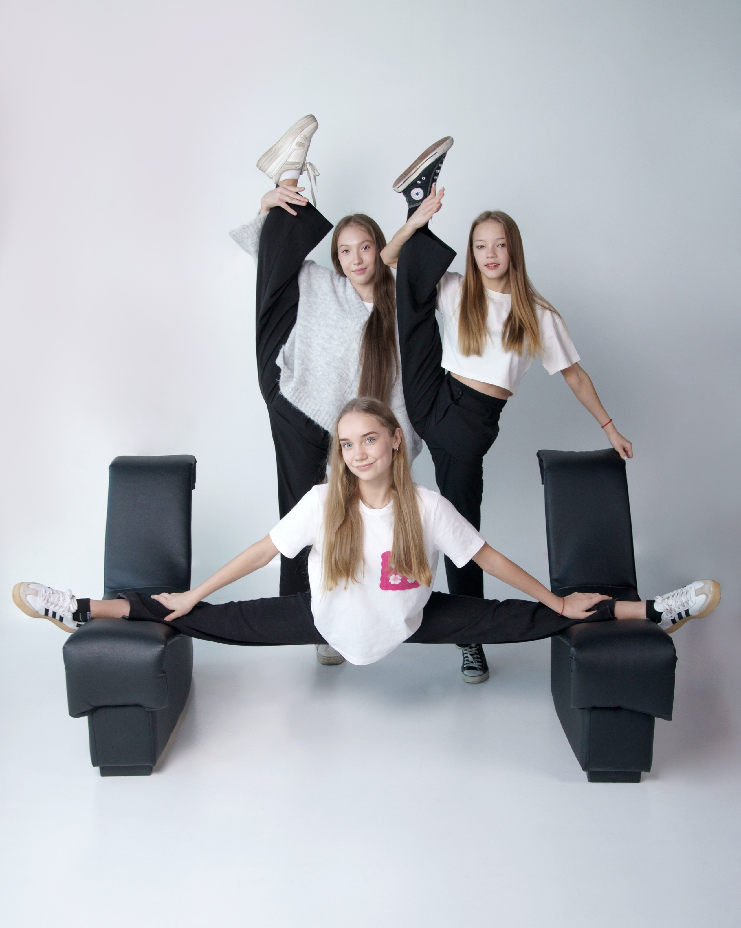 Фотосессия в студии выпускников 9 11 классов в Иркутске