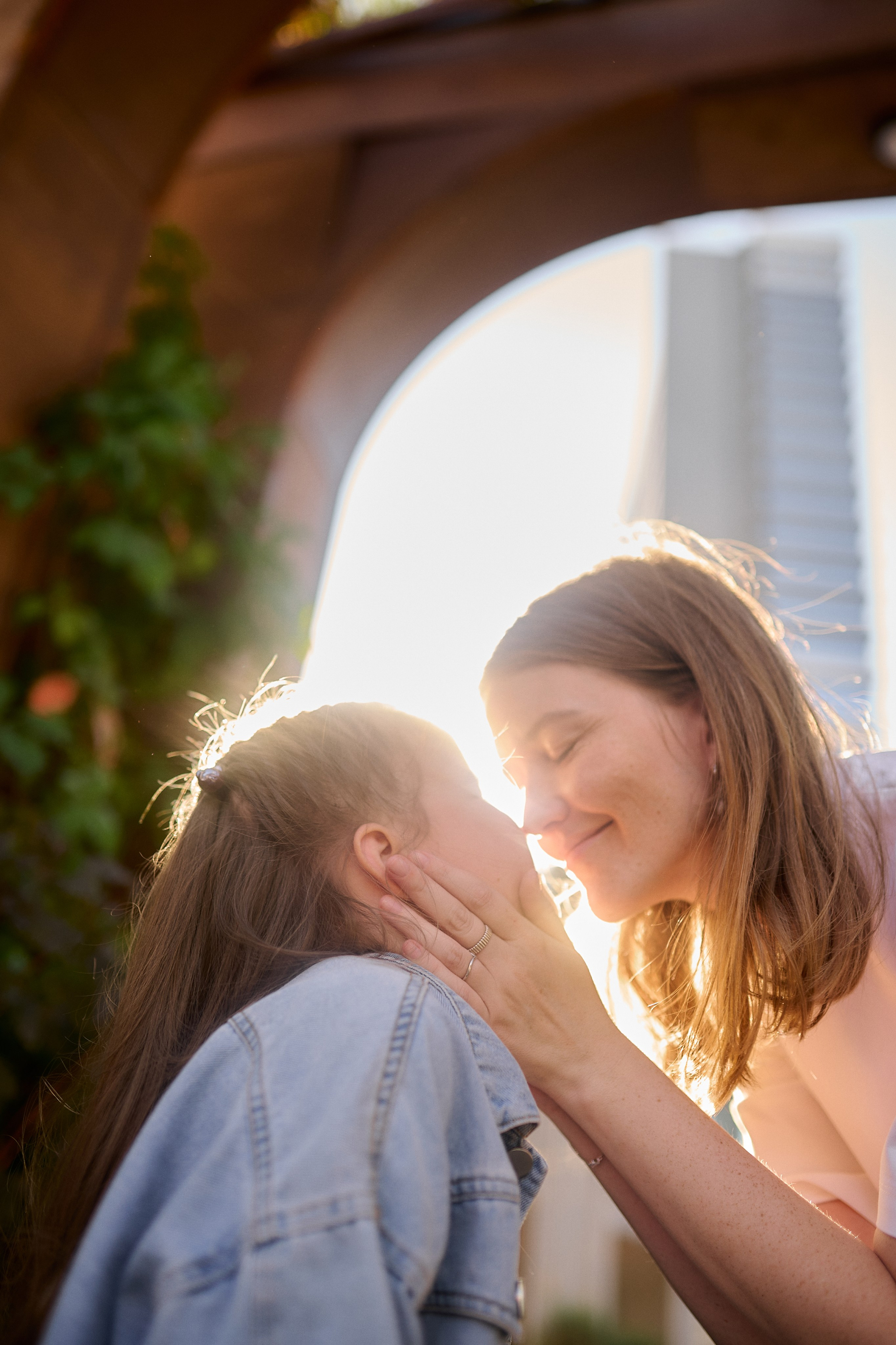 Катя и Ника. Прогулка по Новому Арбату. Семейный и свадебный lifestyle-фотограф в Москве Мария Петрова