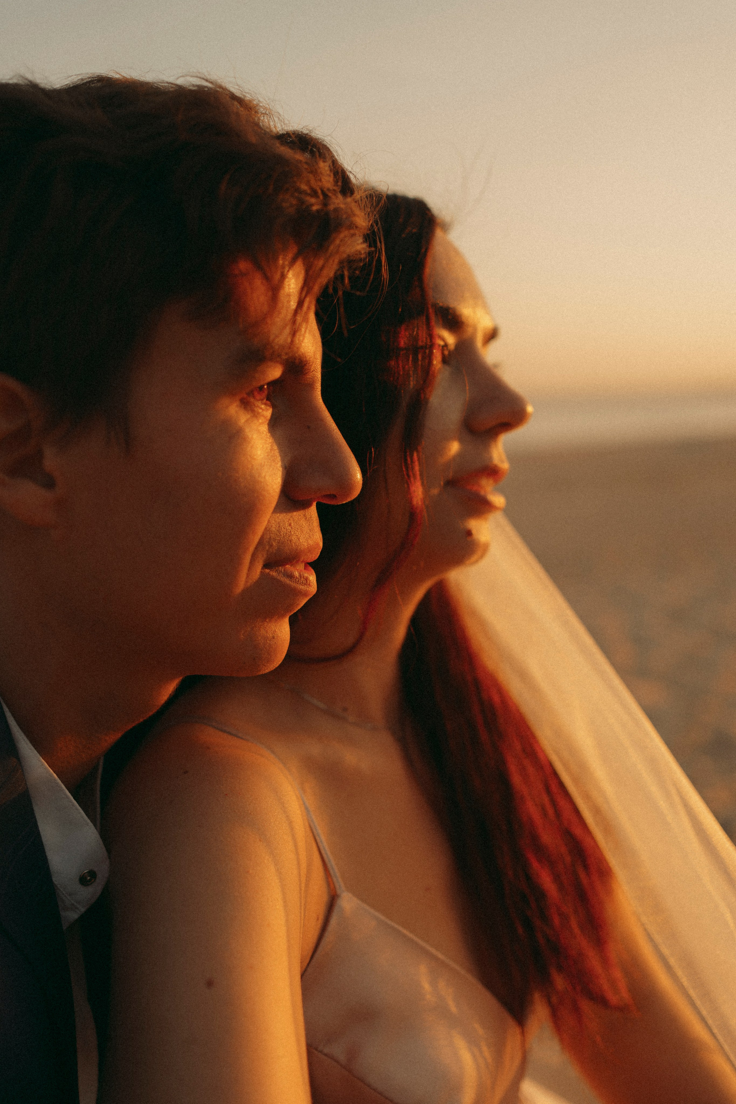 Love Story в свадебных нарядах на берегу реки. Портретный фотограф в Казани, Красной Поляне и Сочи Анна Кузнецова