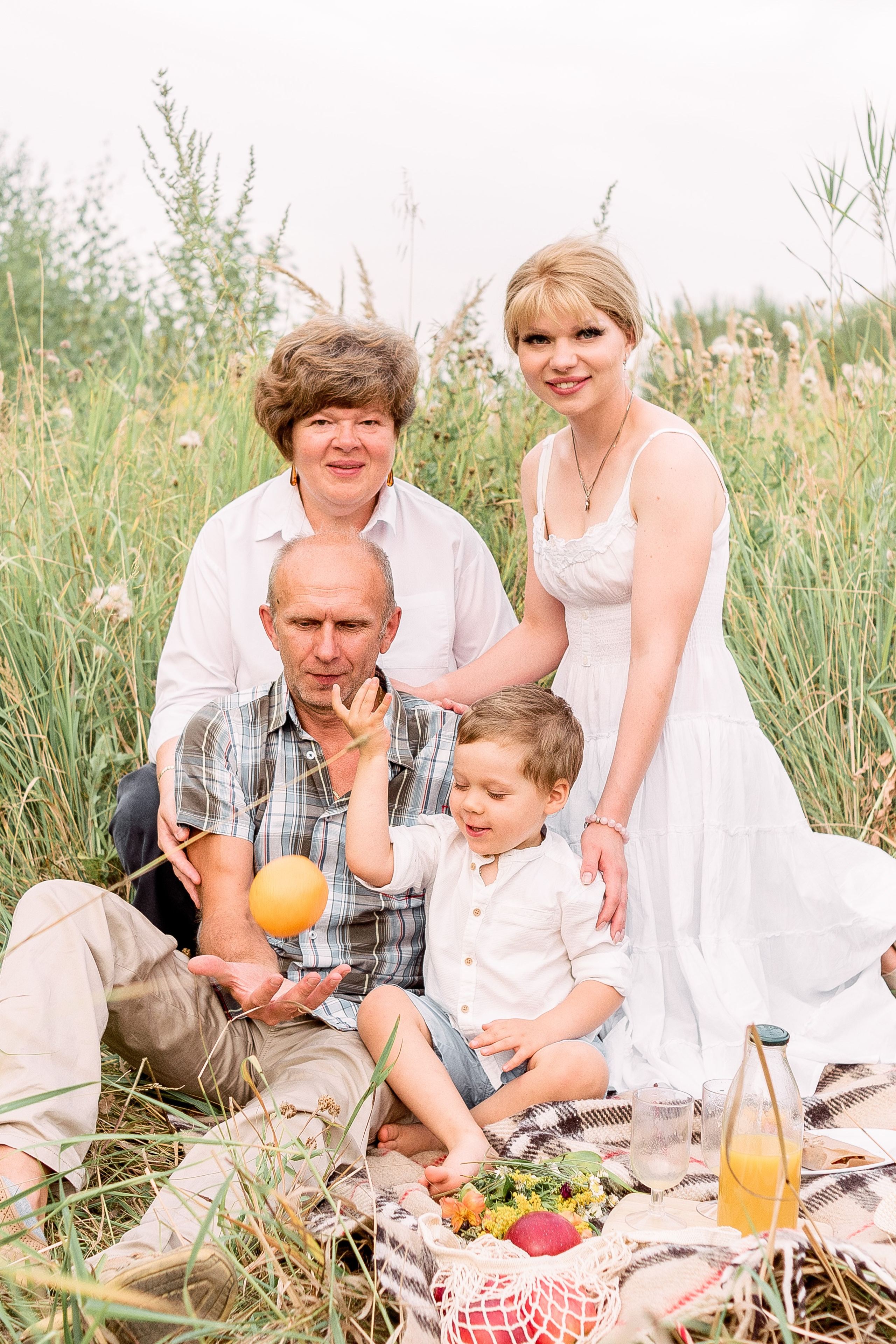 В поле. Фотограф Юлия Попова