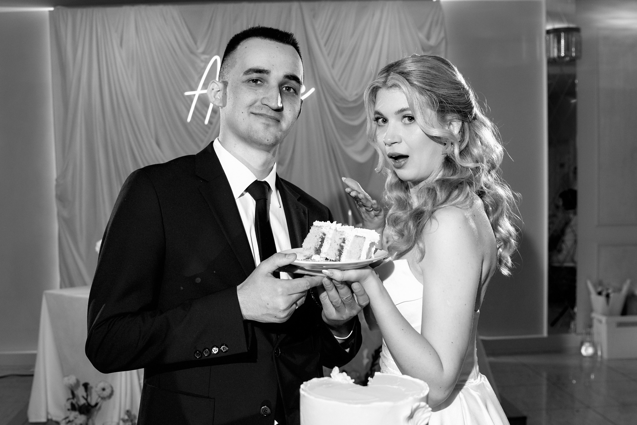 Момент с свадебным тортом в Ульяновске. Фотограф Орешина Елена