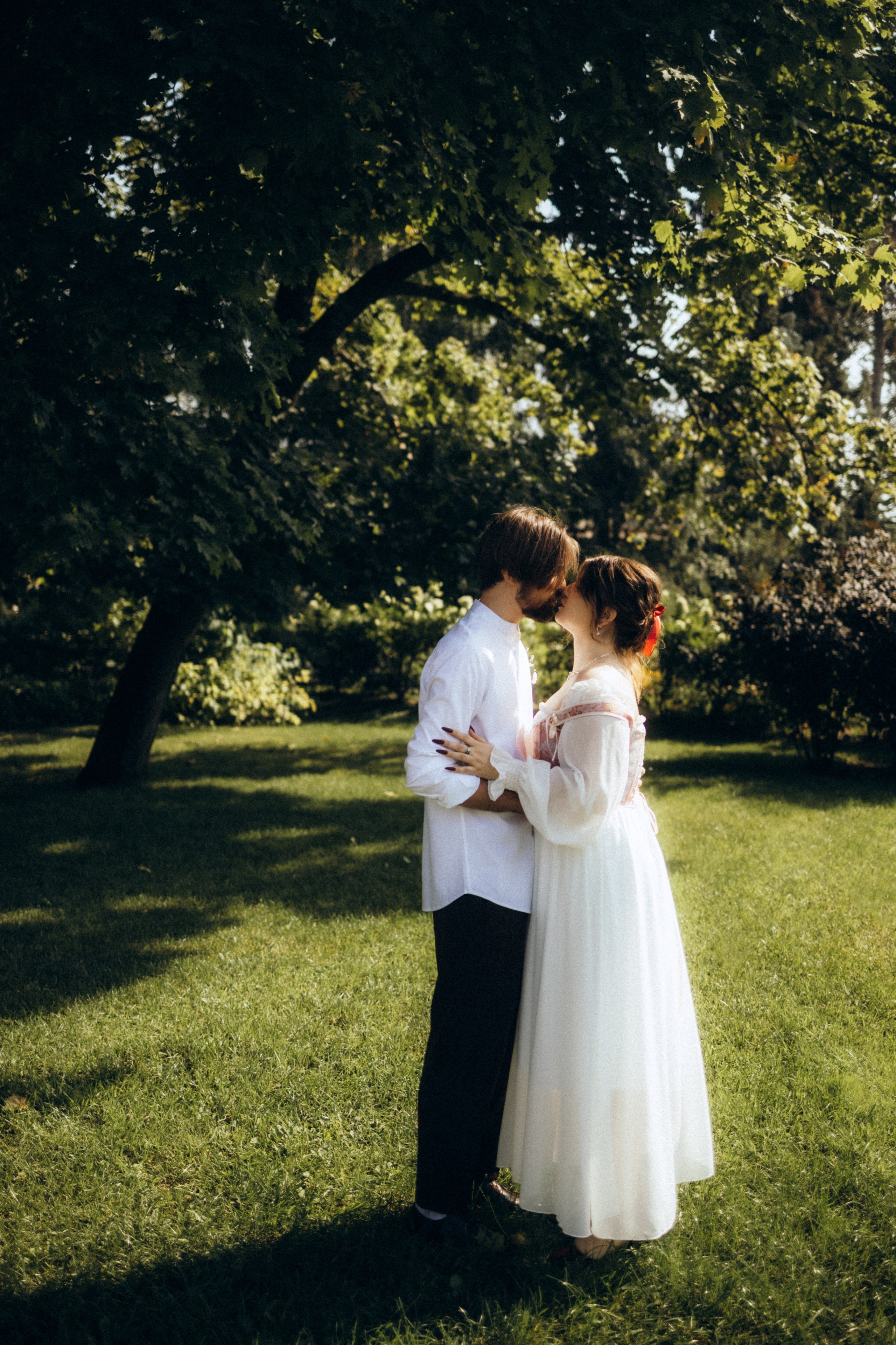 Илья и Настя, прогулка на ВДНХ и роспись Савеловском ЗАГСе. Свадебный и портретный фотограф в Москве Кристина Золотова